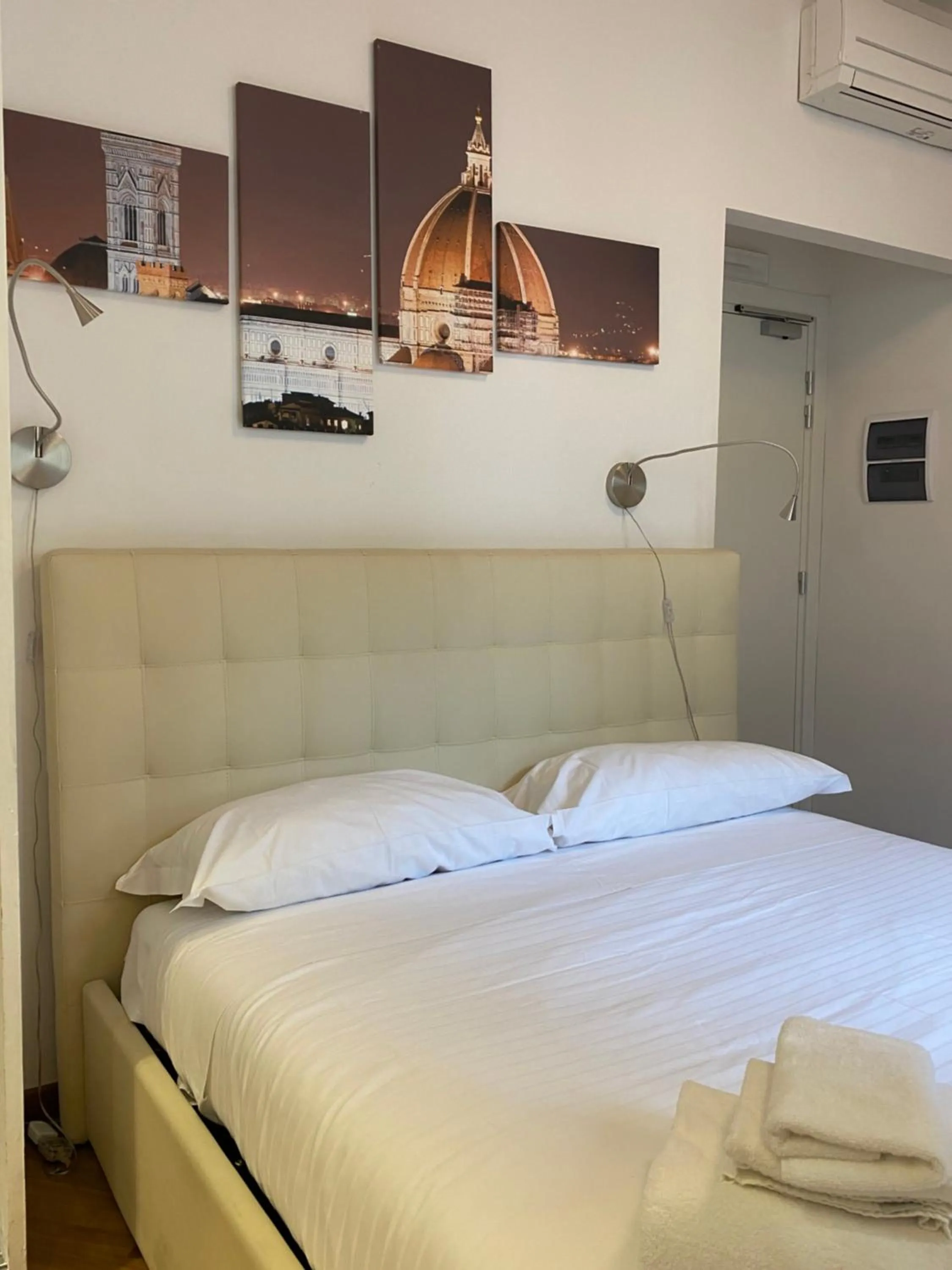 Bed in Le Tre Lune Suites