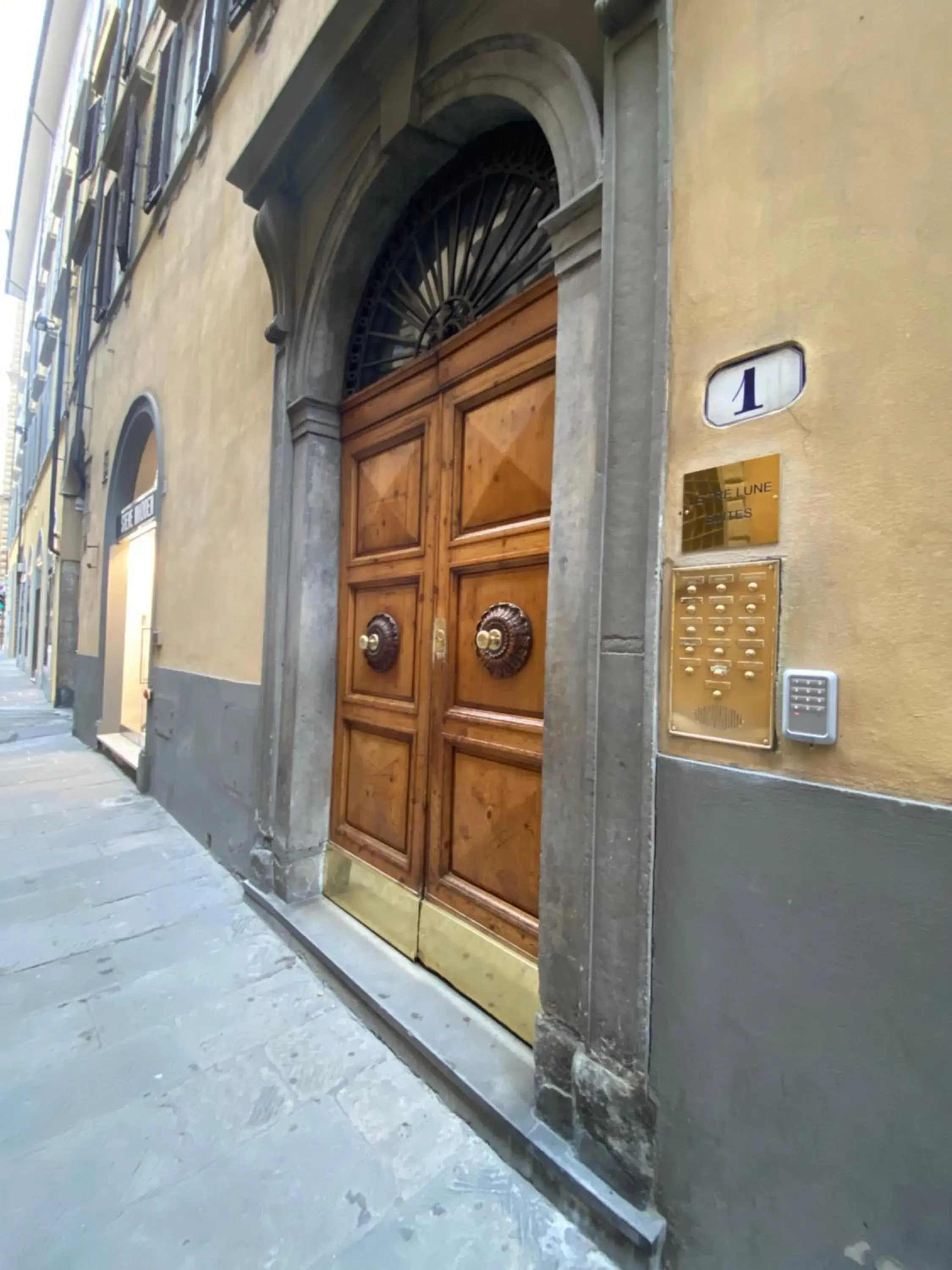 Facade/entrance in Le Tre Lune Suites Facade/entrance in Le Tre Lune Suites