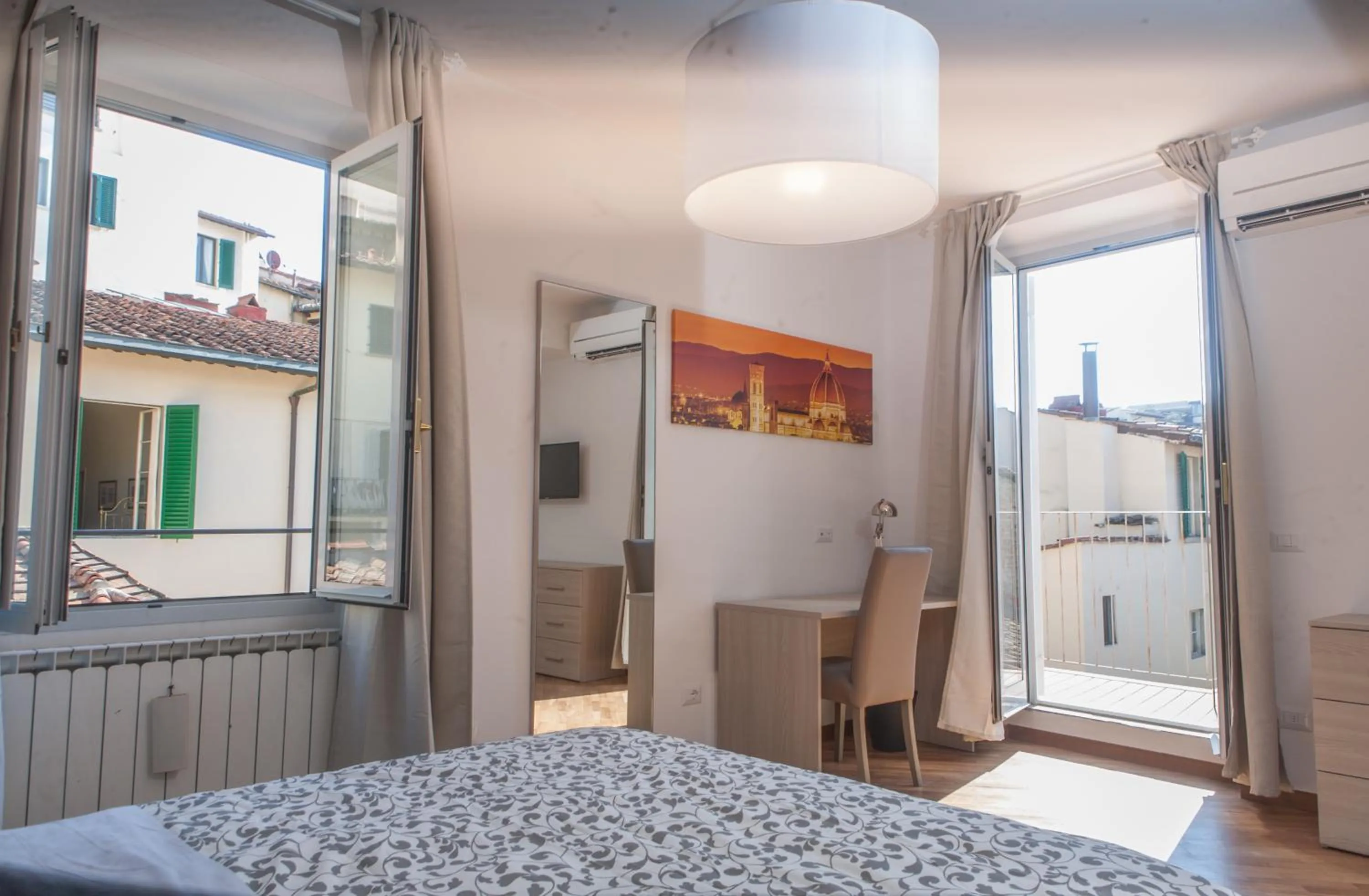 TV and multimedia, Bed in Le Tre Lune Suites