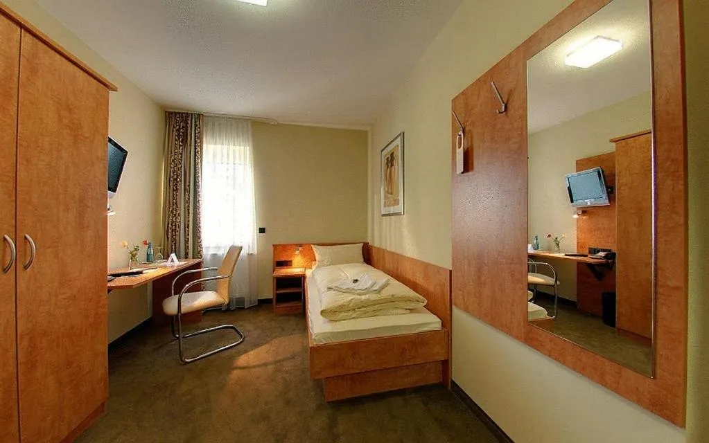 Day, Bed in Hotel Gasthof Groß