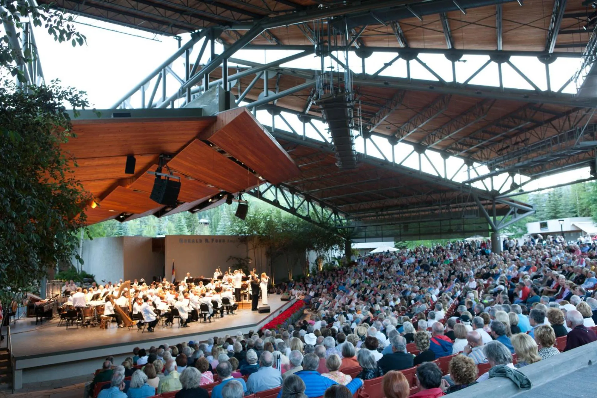 Evening entertainment in Christiania Lodge