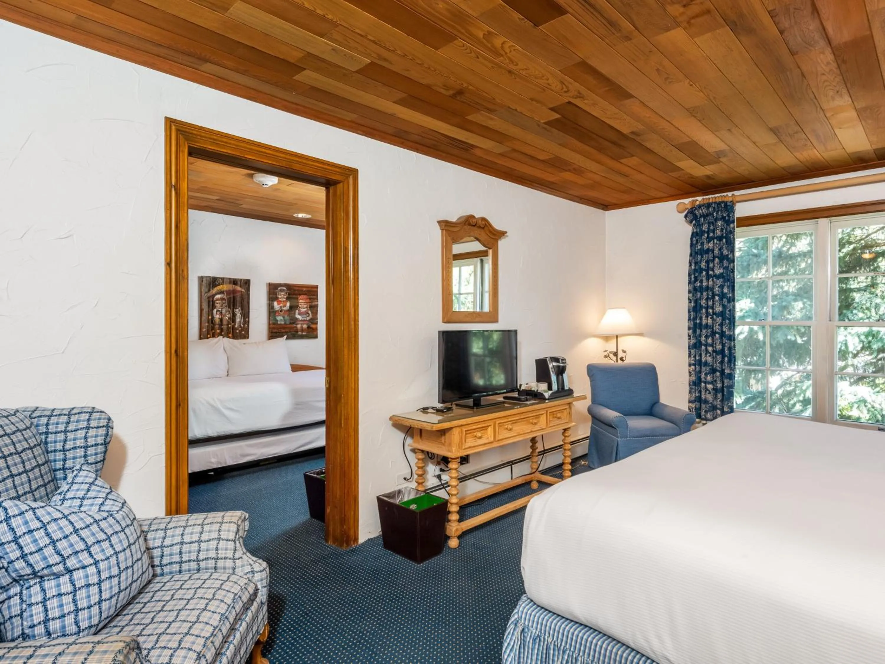 Seating area, Bed in Christiania Lodge