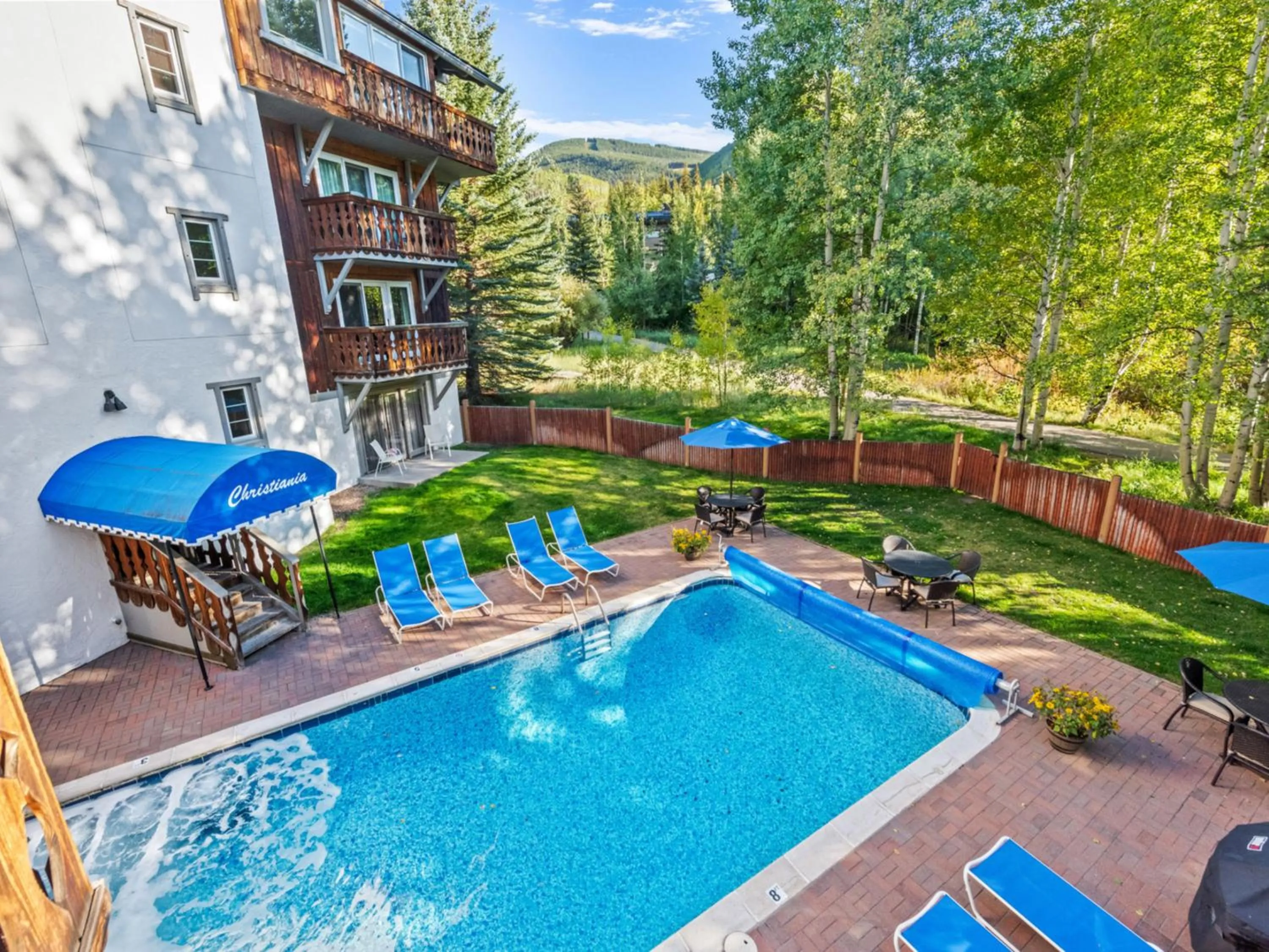 Swimming pool in Christiania Lodge