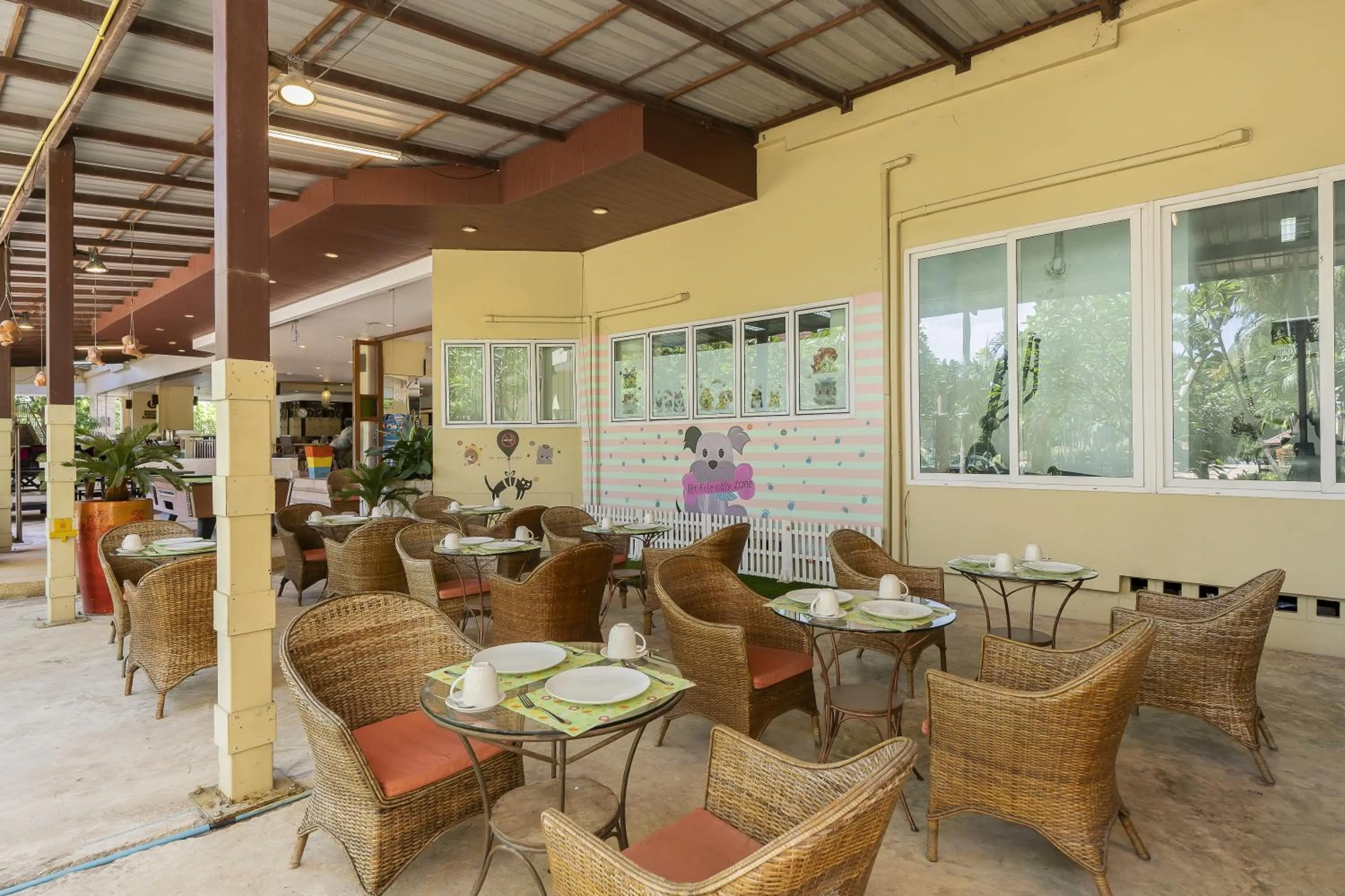 Restaurant/places to eat in Bella Villa Cabana