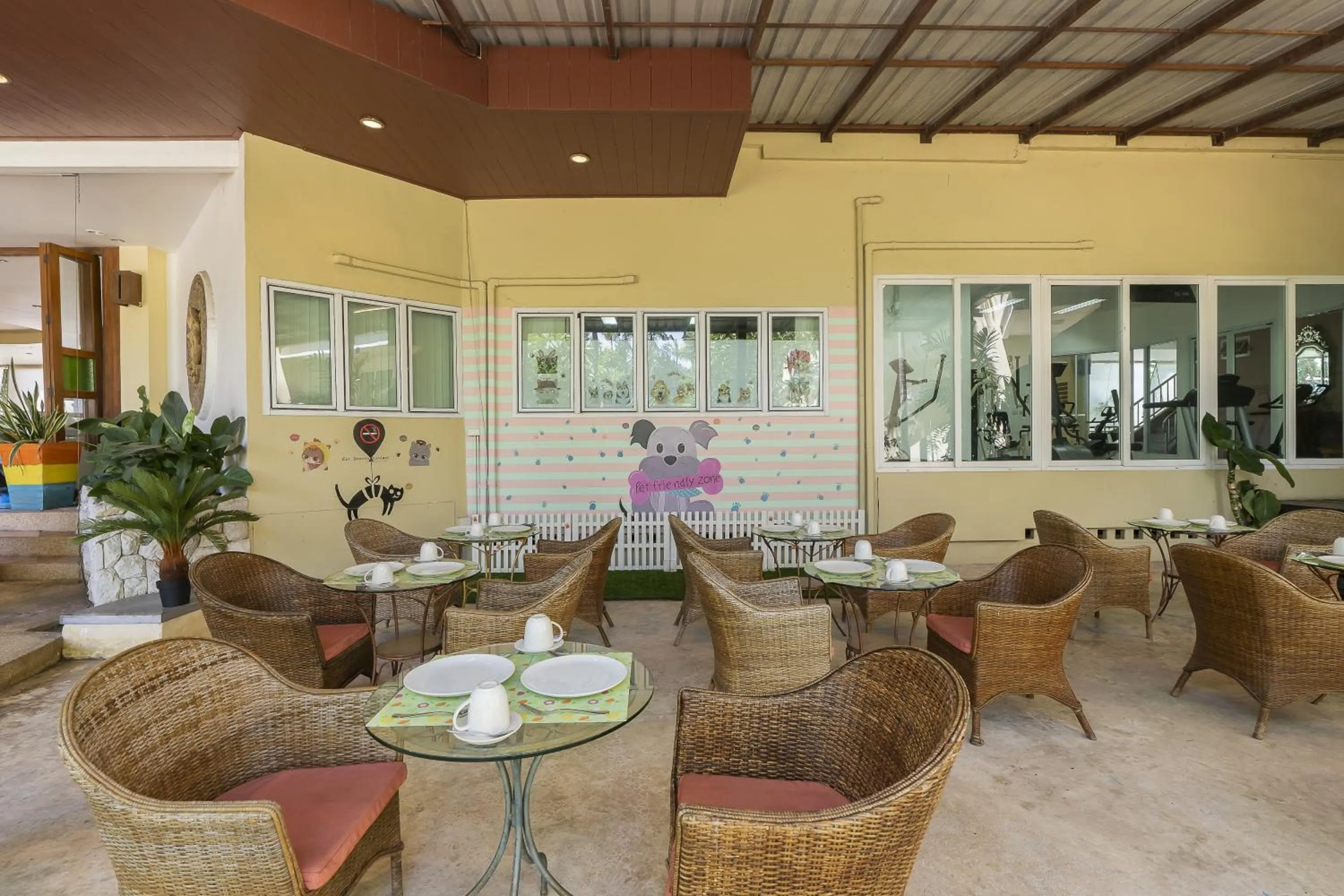 Restaurant/places to eat in Bella Villa Cabana