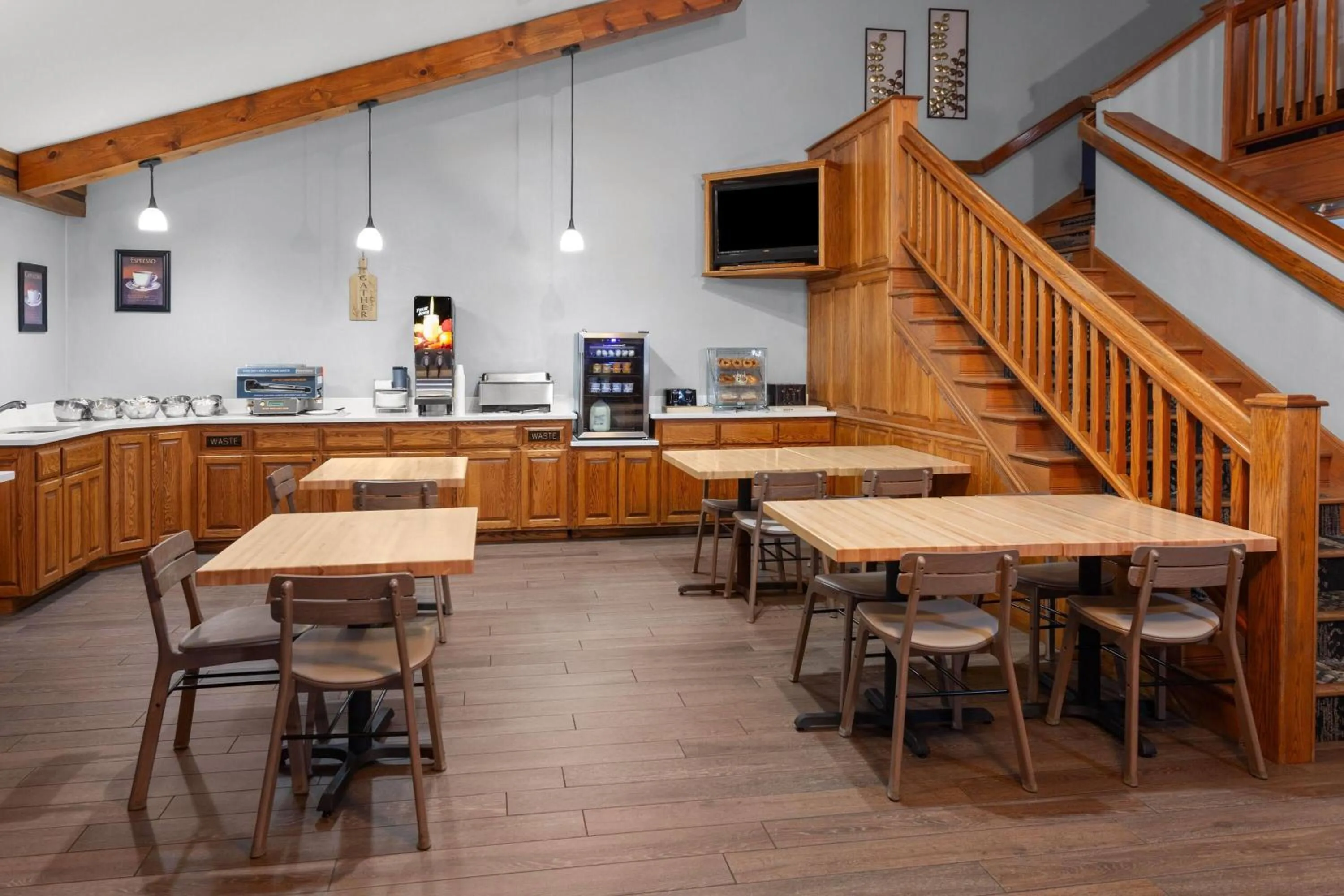 Breakfast in AmericInn by Wyndham Green Bay West