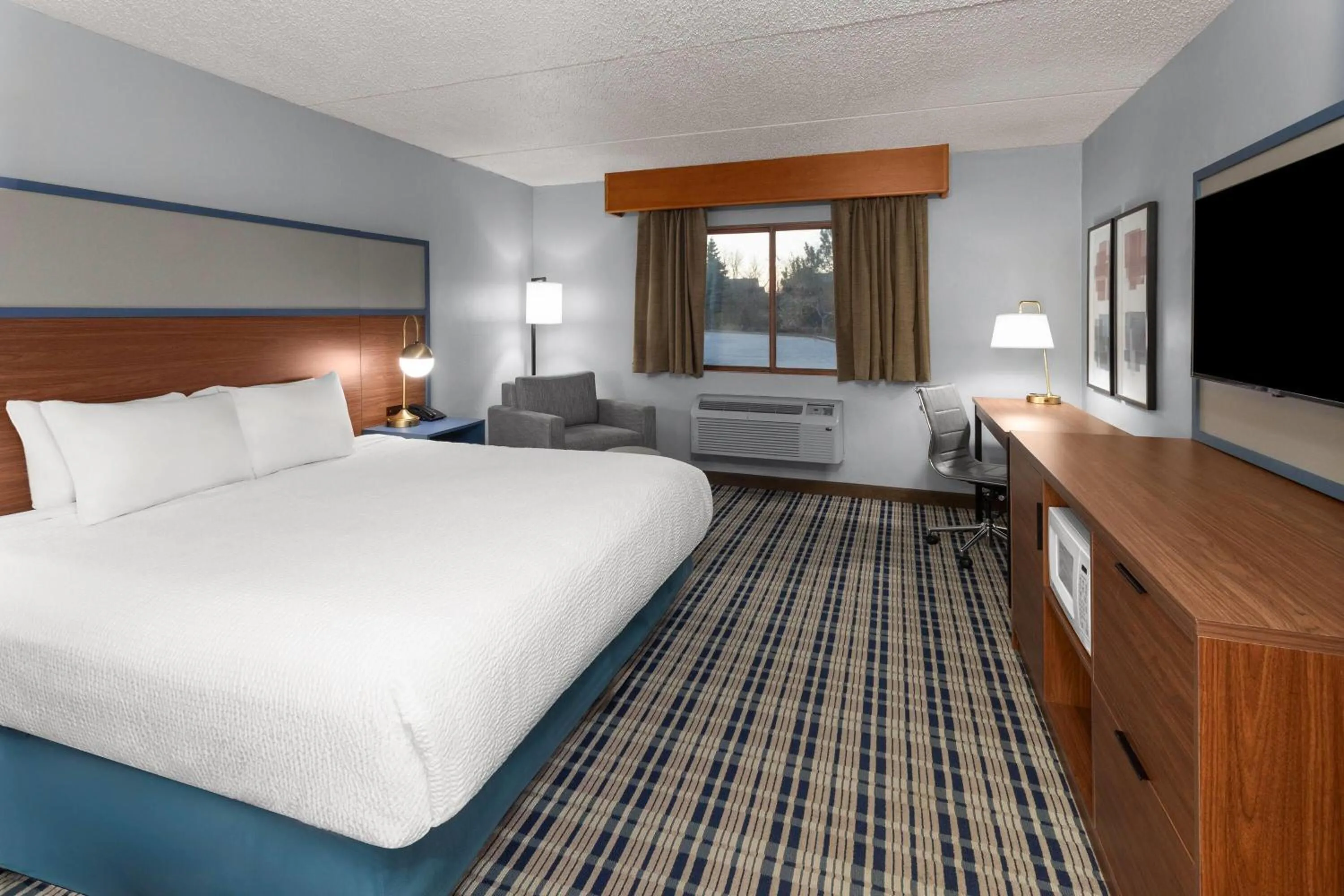 Photo of the whole room, Bed in AmericInn by Wyndham Green Bay West