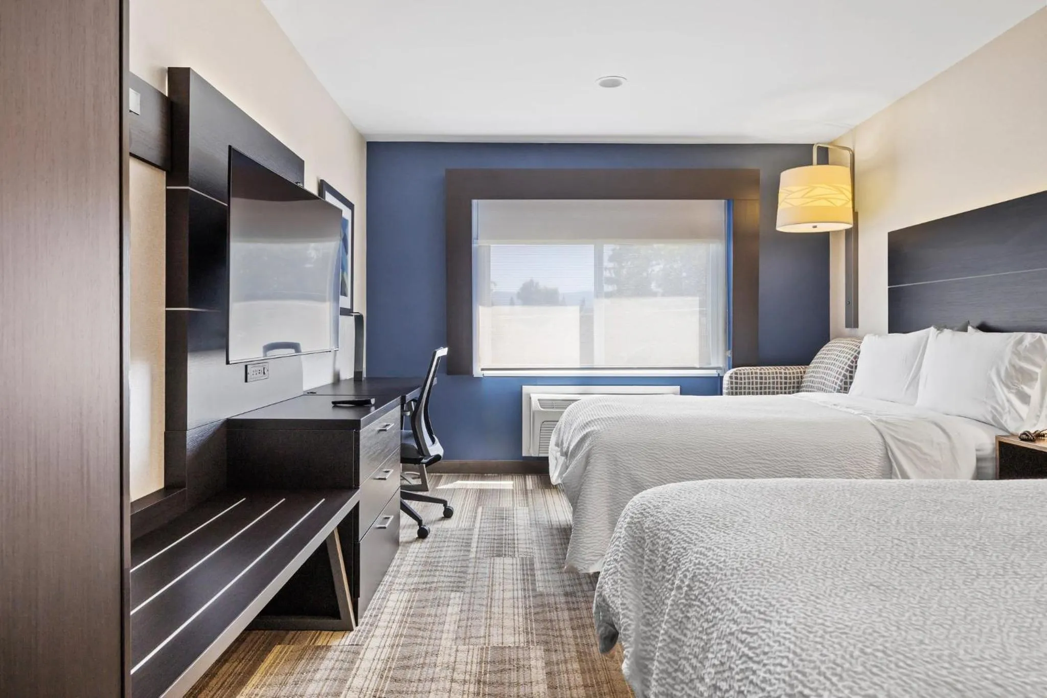 Photo of the whole room, Bed in Holiday Inn Express - Sunnyvale - Silicon Valley by IHG