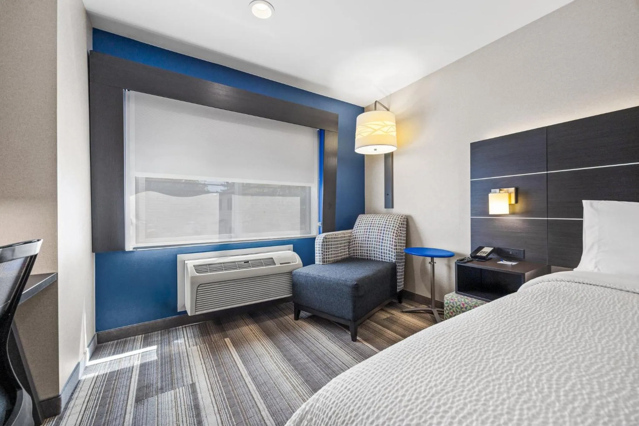 Photo of the whole room, Bed in Holiday Inn Express - Sunnyvale - Silicon Valley by IHG