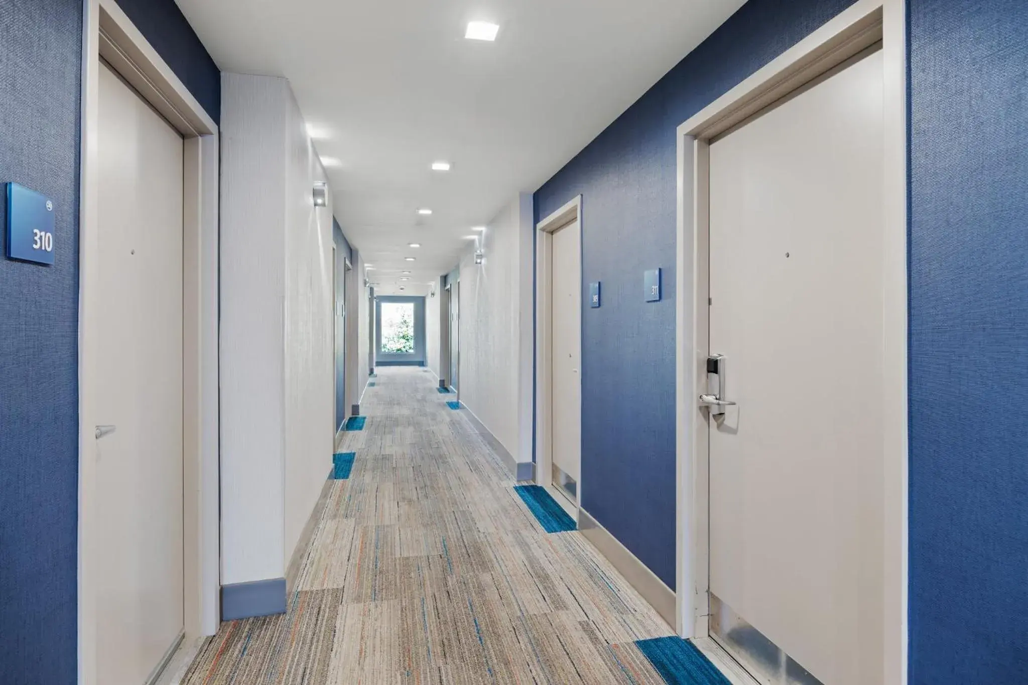 Lobby or reception in Holiday Inn Express - Sunnyvale - Silicon Valley by IHG Lobby or reception in Holiday Inn Express - Sunnyvale - Silicon Valley by IHG