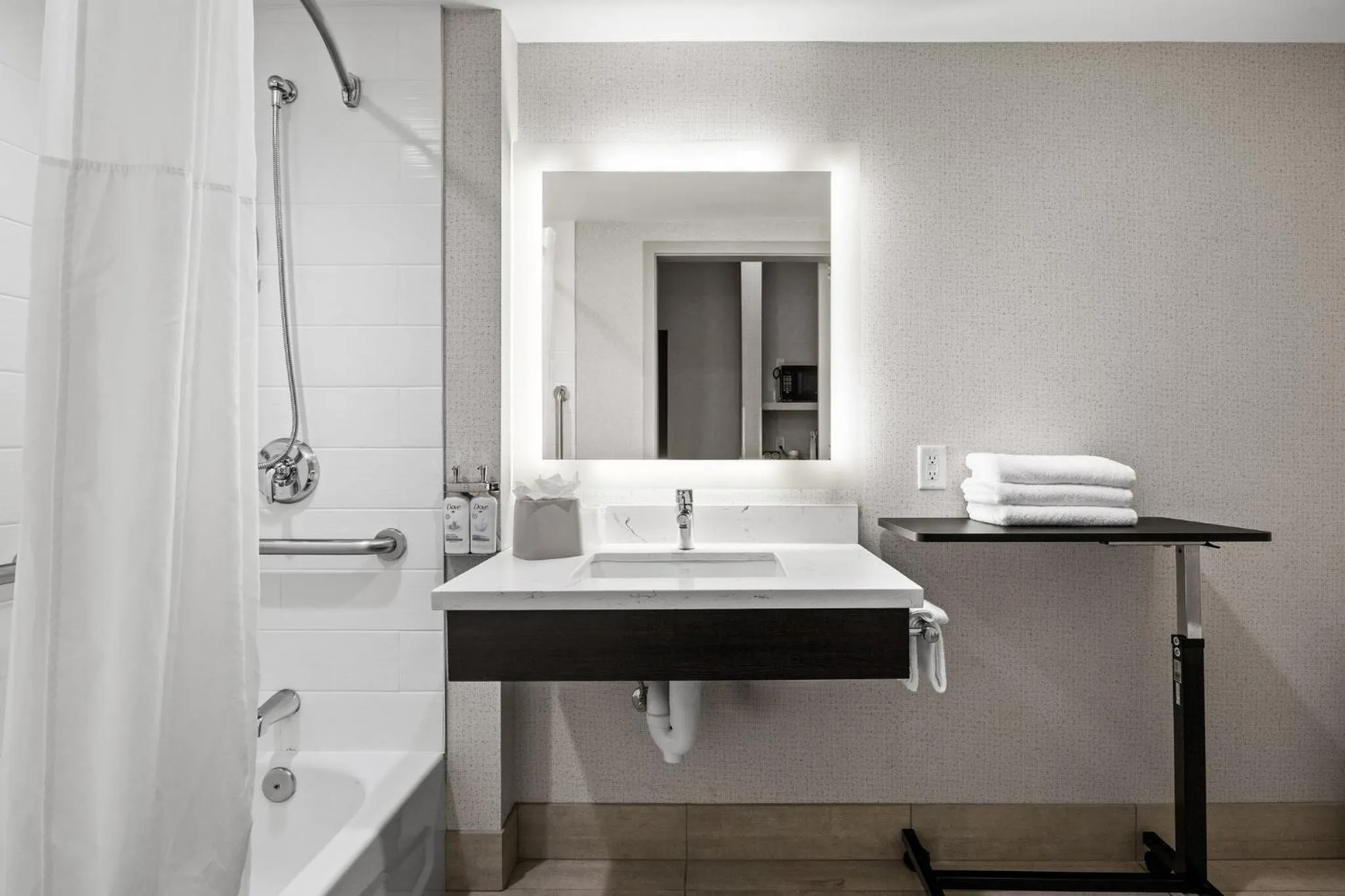 Photo of the whole room in Holiday Inn Express - Sunnyvale - Silicon Valley by IHG