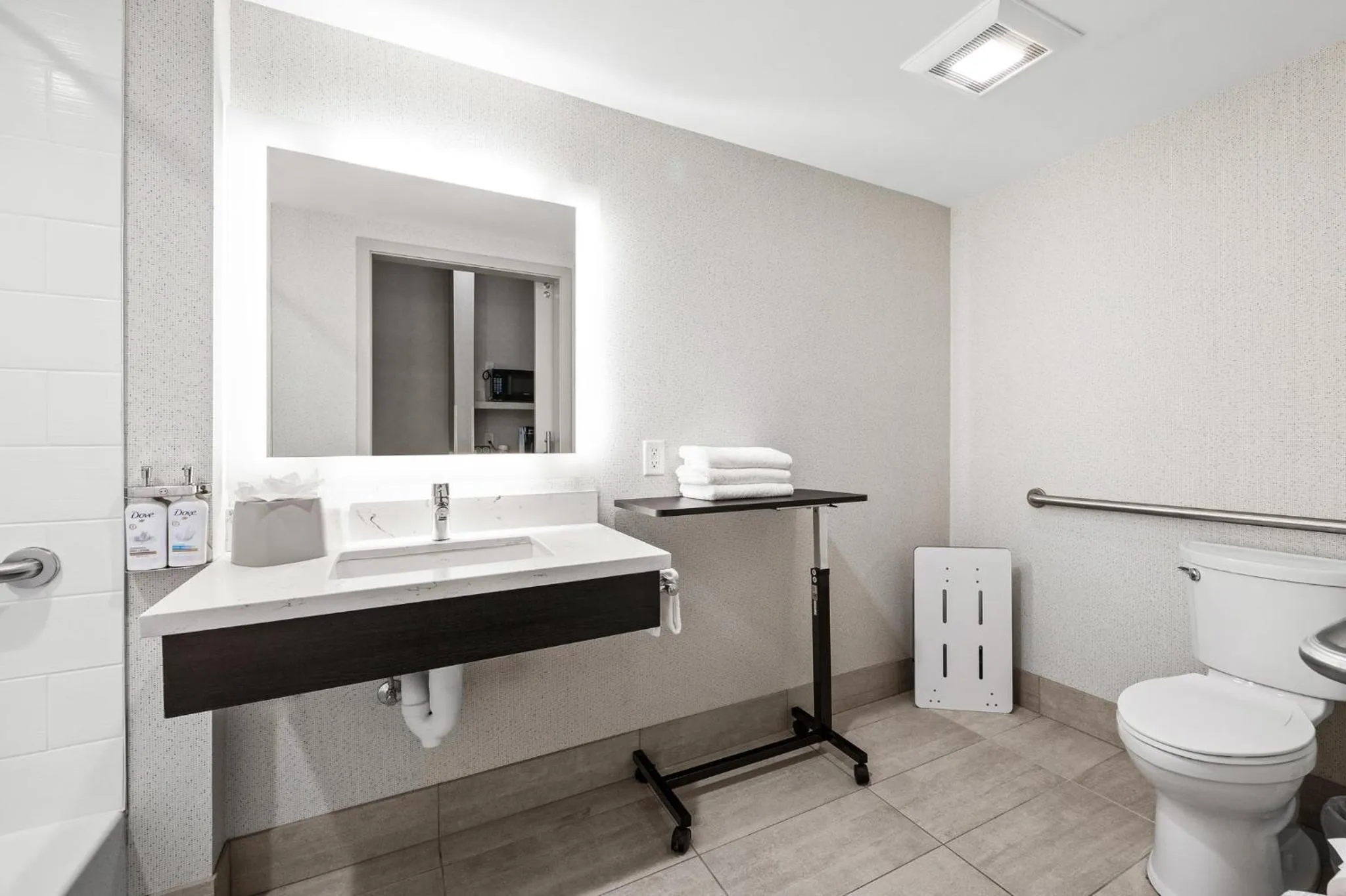 Bathroom in Holiday Inn Express - Sunnyvale - Silicon Valley by IHG