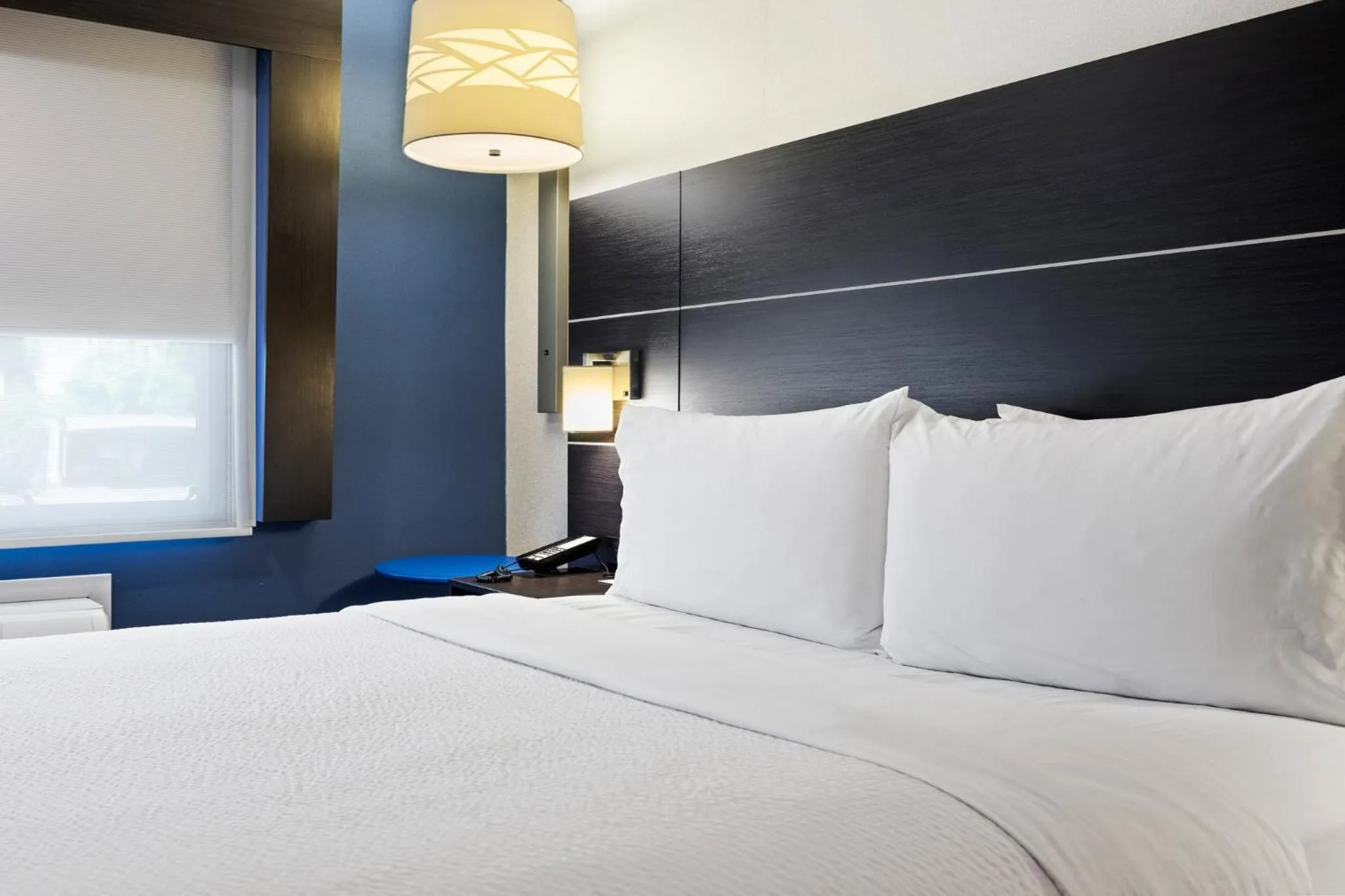 Photo of the whole room, Bed in Holiday Inn Express - Sunnyvale - Silicon Valley by IHG