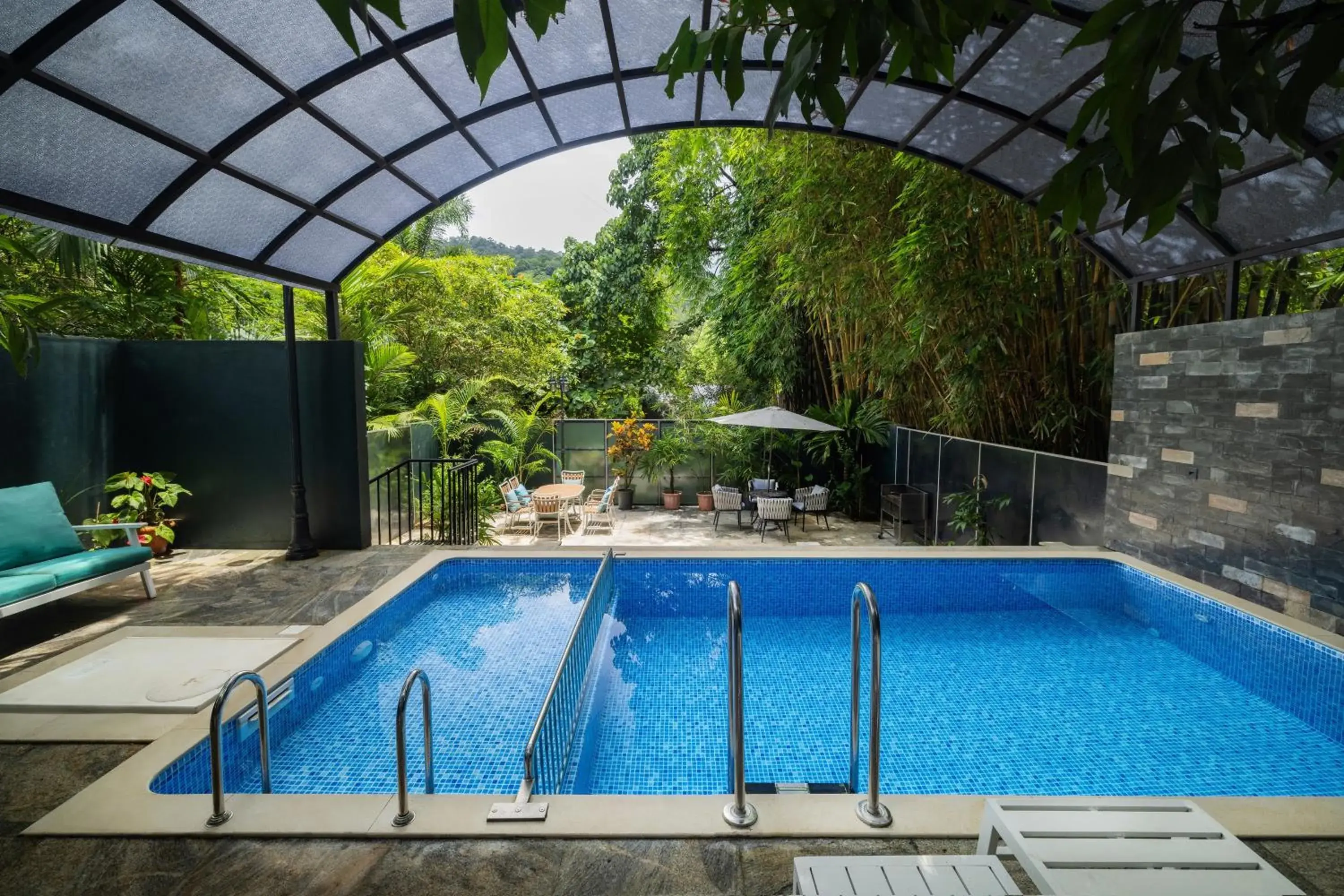 Swimming pool in Casa Rio Resorts Athirappilly Swimming pool in Casa Rio Resorts Athirappilly