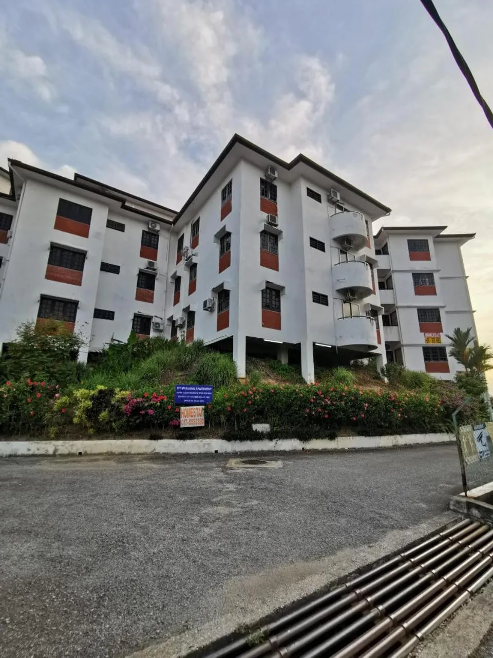 Lumut Titi Panjang Apartment
