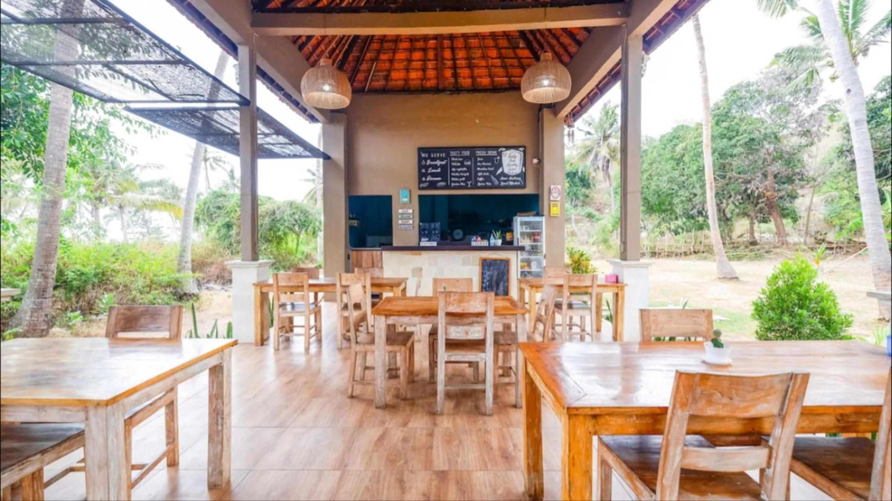 Restaurant/places to eat in Apit Lawang Villas & Resto