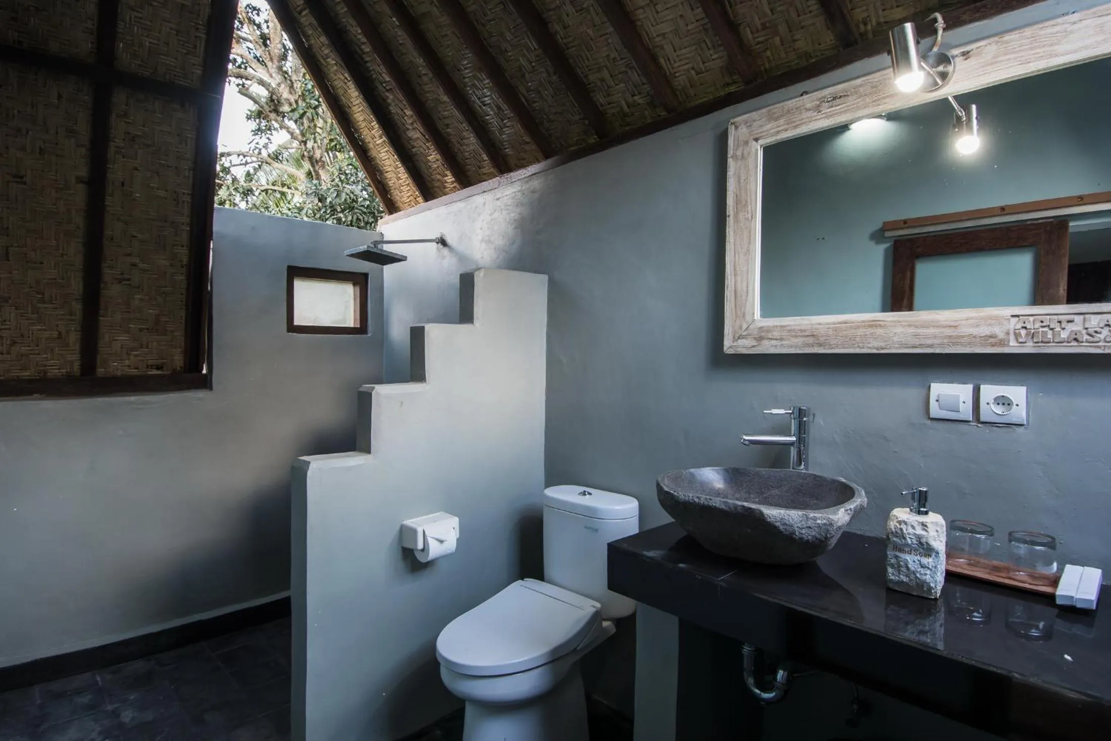 Bathroom in Apit Lawang Villas & Resto