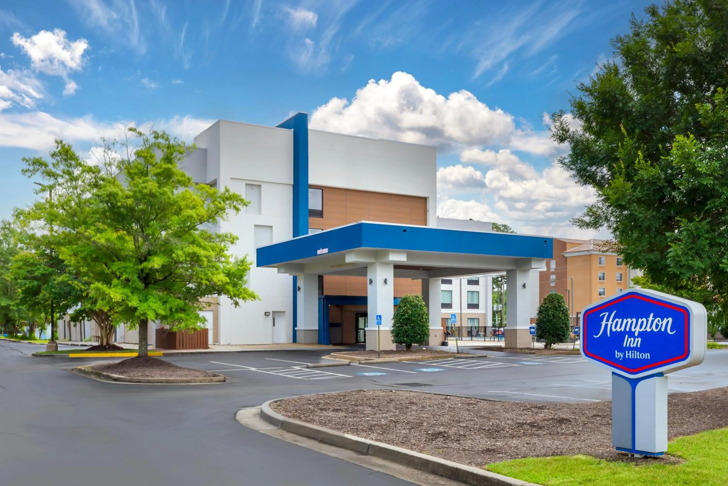 Property building in Hampton Inn Petersburg-Fort Lee