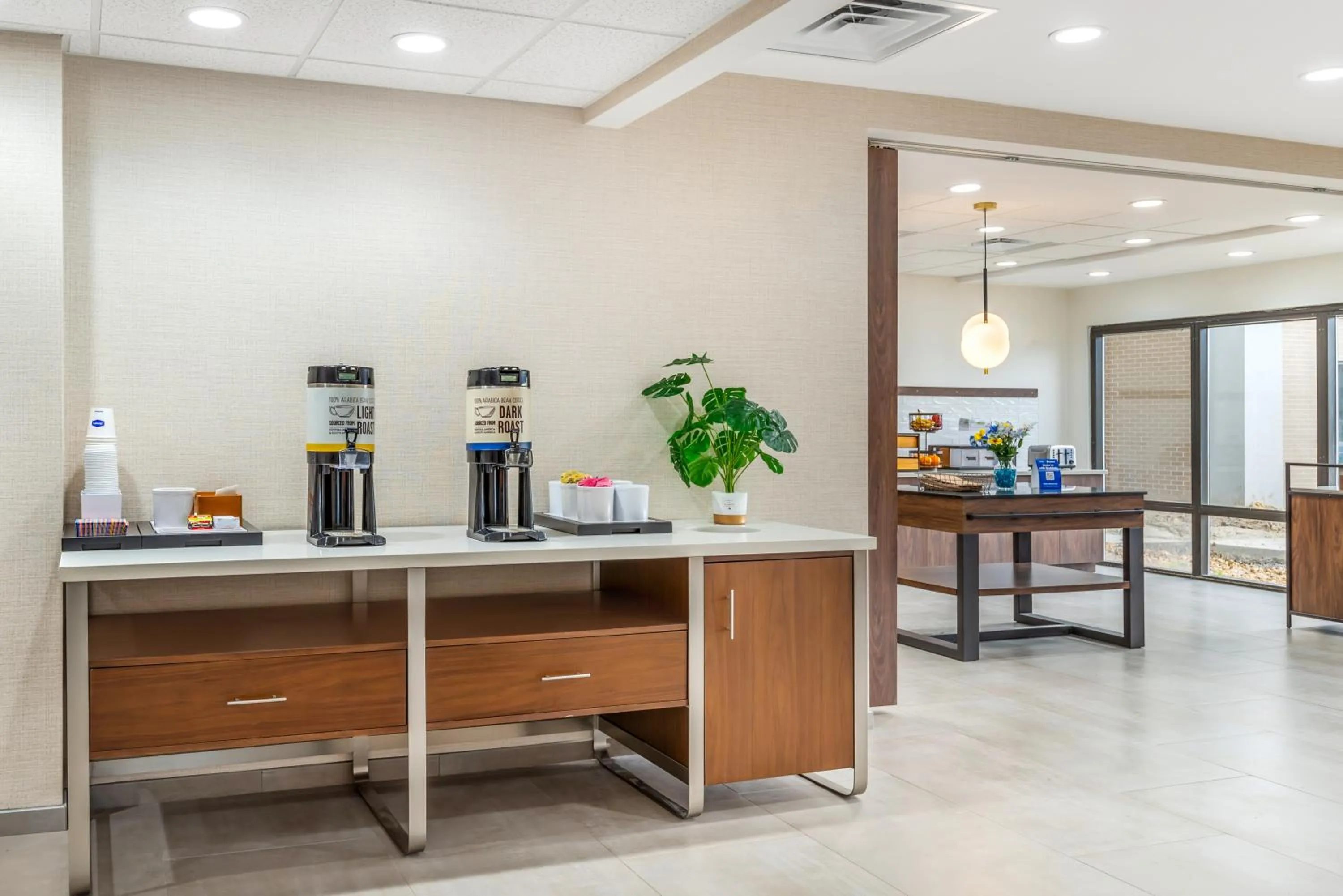 Coffee/tea facilities in Hampton Inn Petersburg-Fort Lee