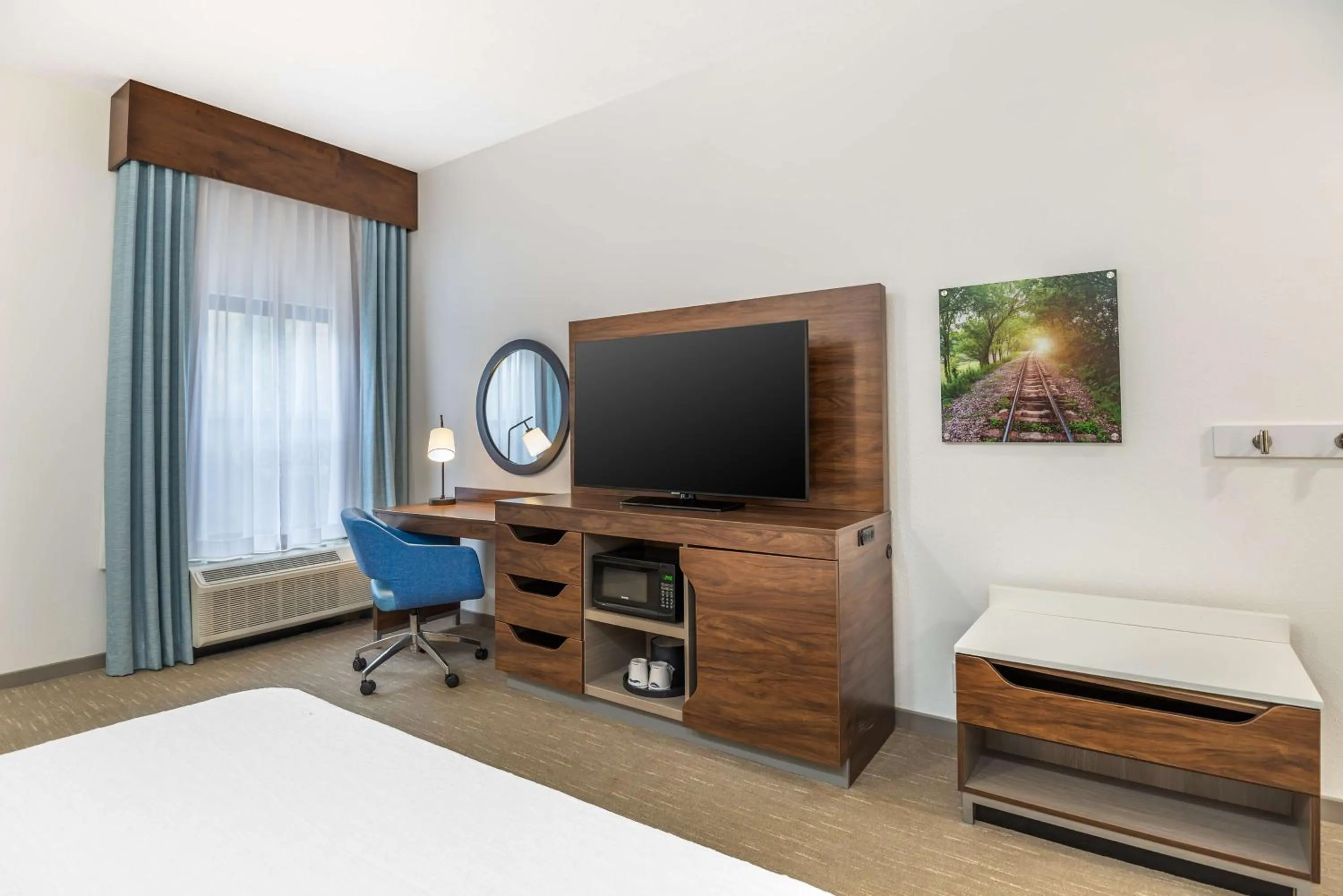 Bedroom, Bed in Hampton Inn Petersburg-Fort Lee