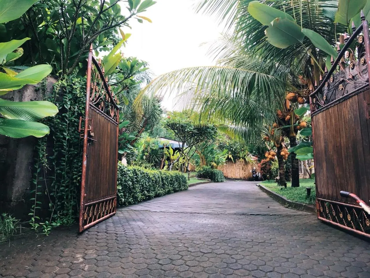 Facade/entrance in El Homestay Bali
