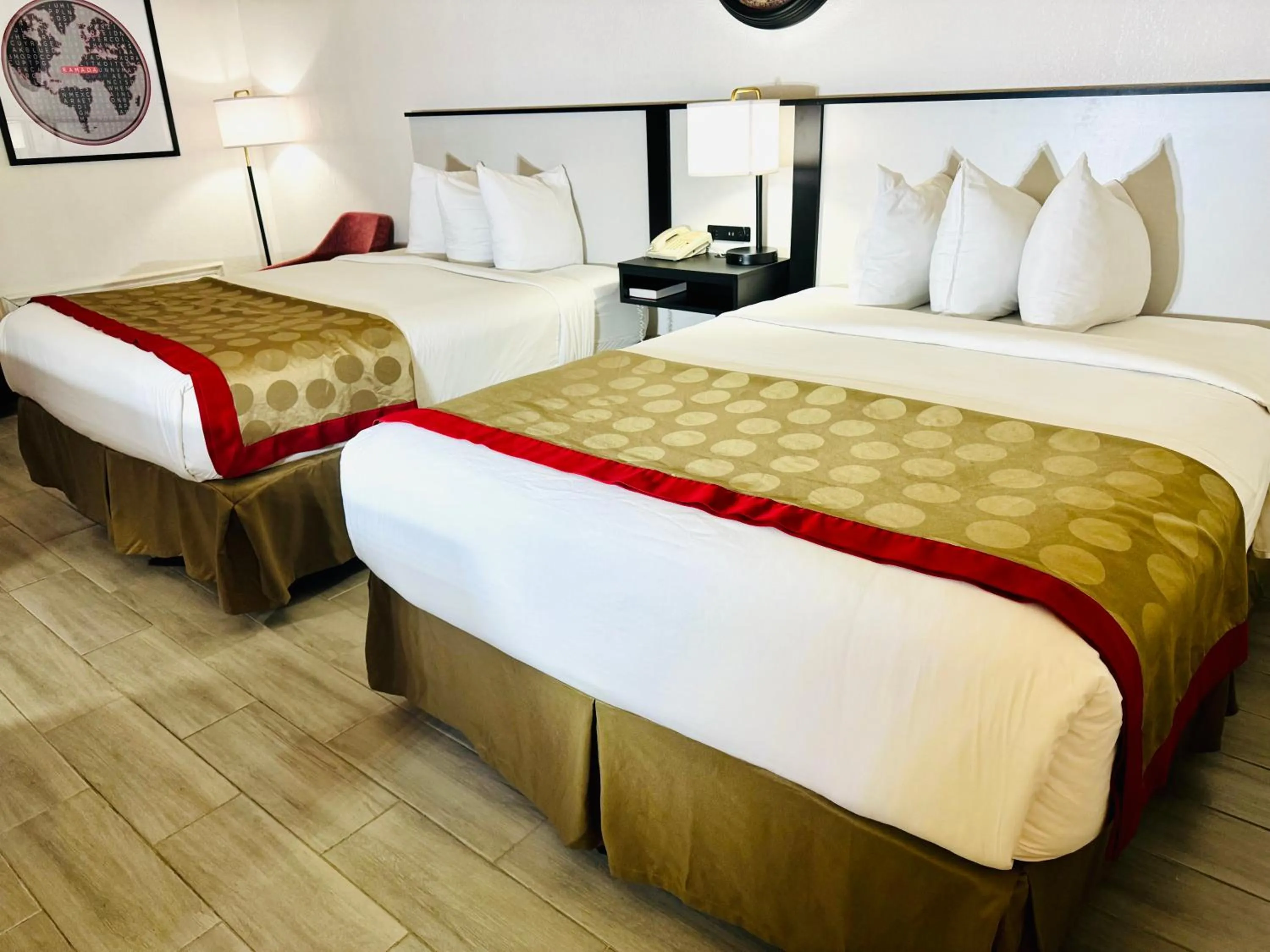 Photo of the whole room, Bed in Ramada by Wyndham Birmingham Airport