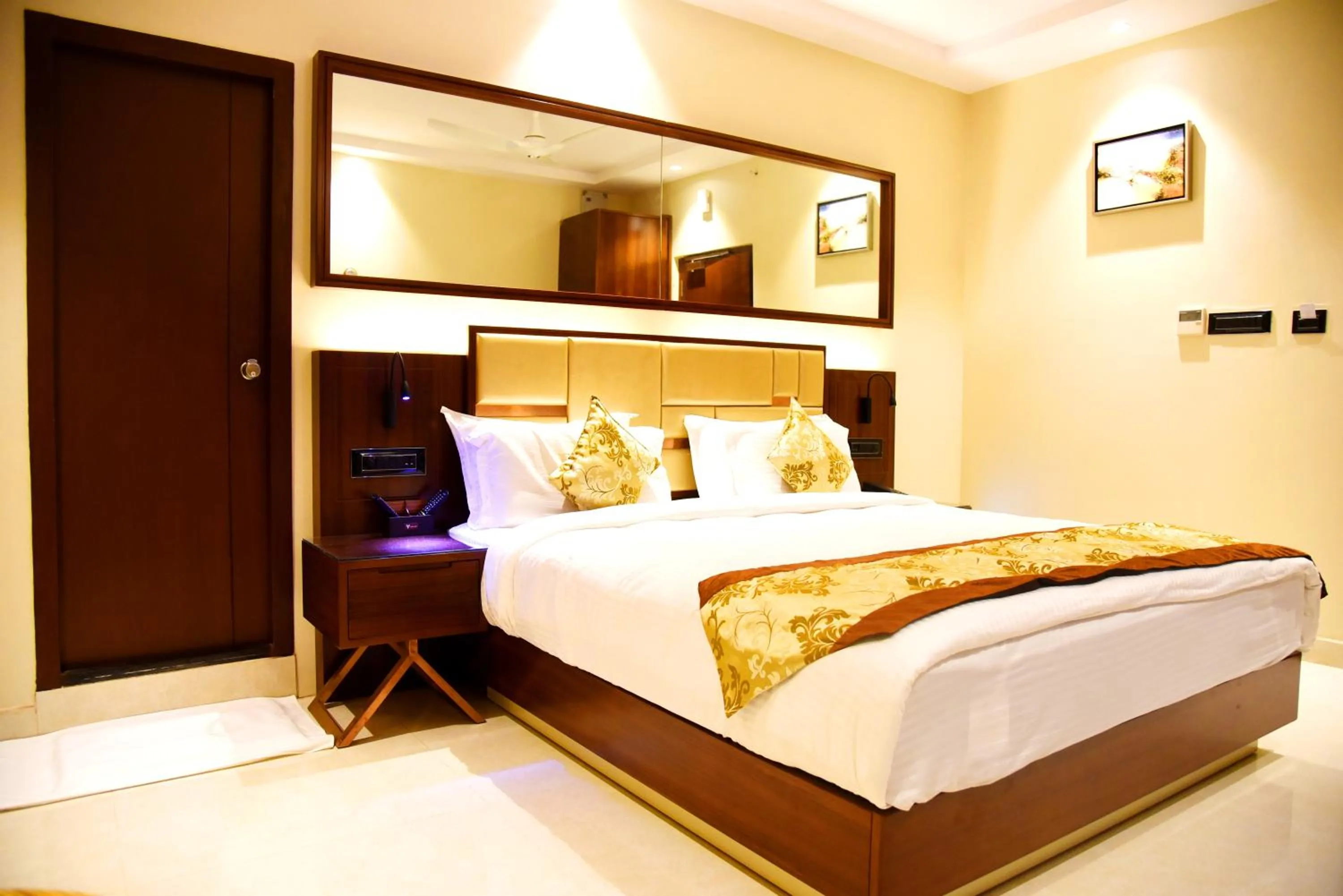Bedroom, Bed in Mango Hotels Vijayawada