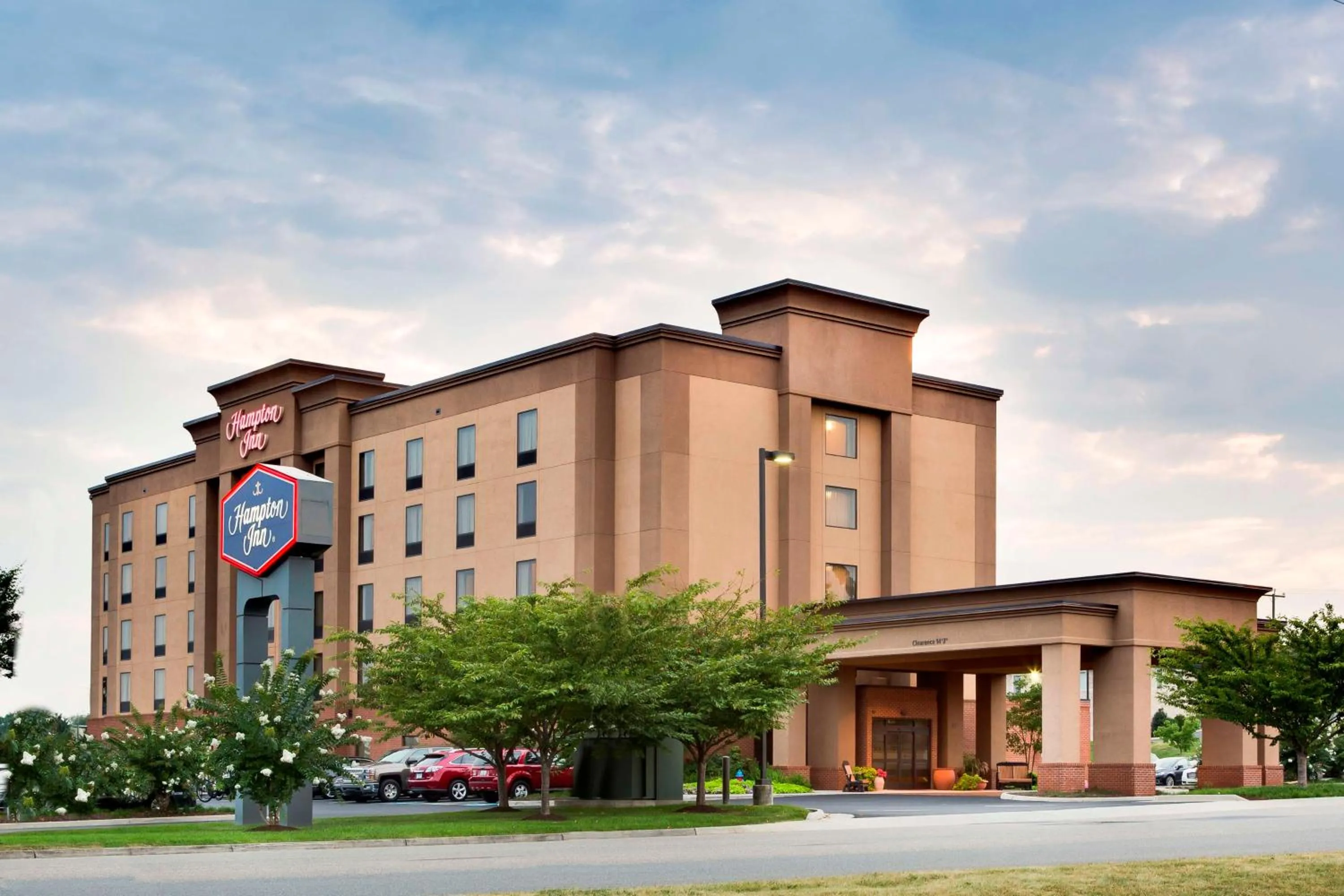 Property building in Hampton Inn Harrisonburg South