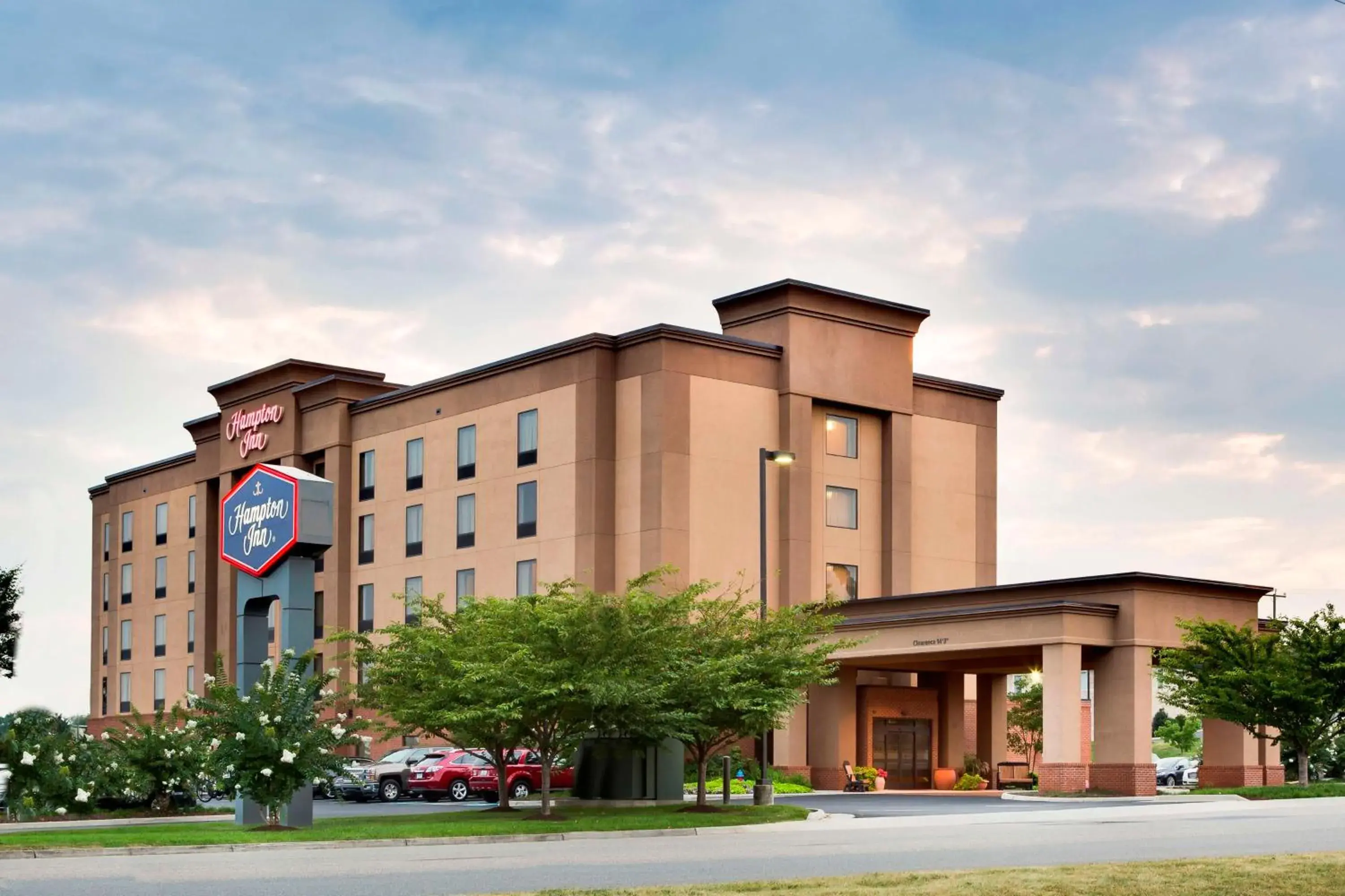 Property building in Hampton Inn Harrisonburg South Property building in Hampton Inn Harrisonburg South