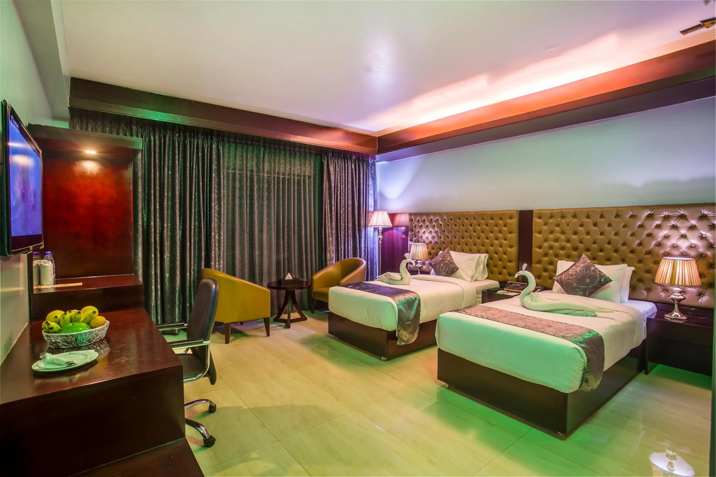 Lake view, Bed in Momo Inn