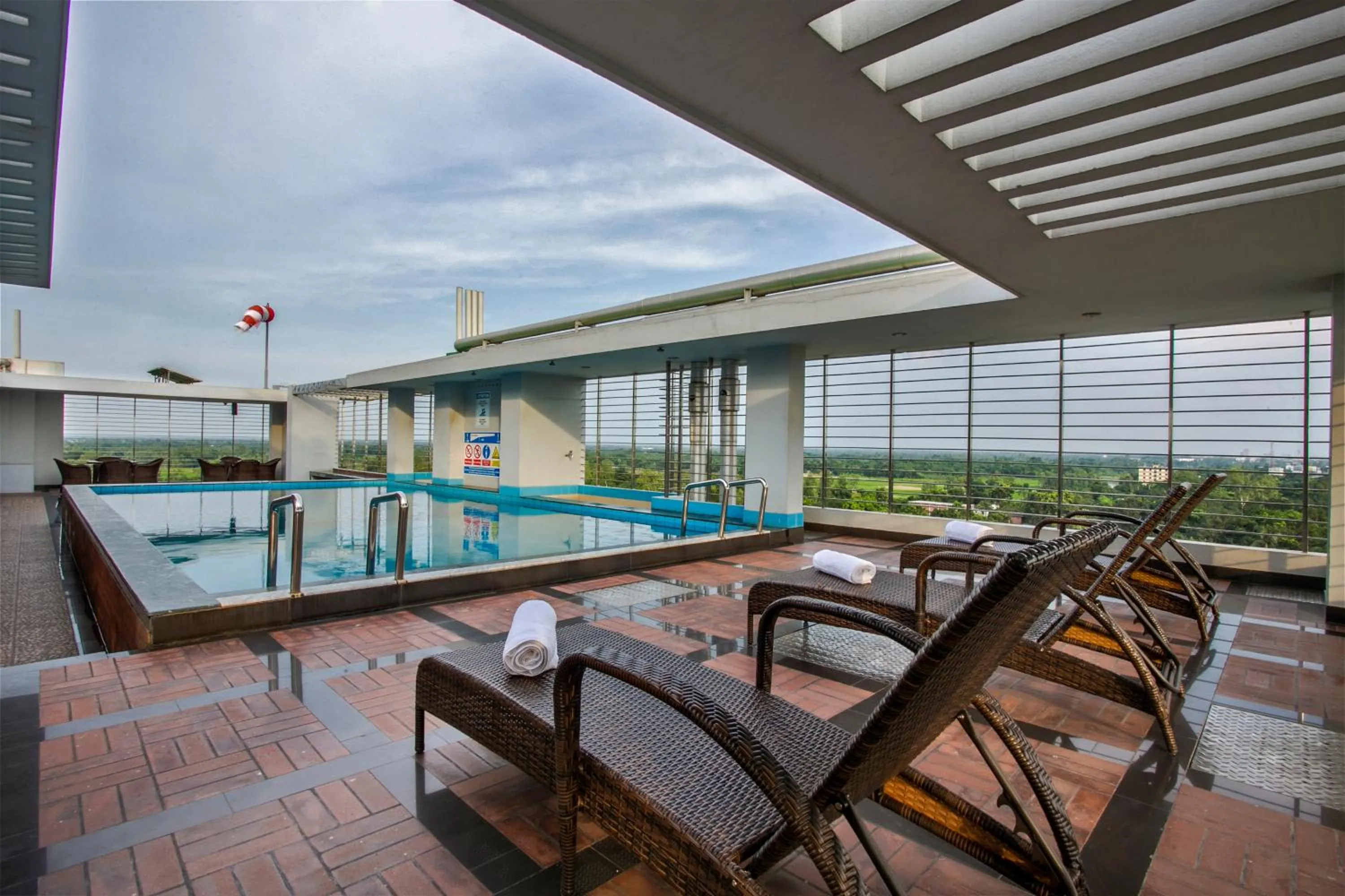 Swimming pool in Momo Inn