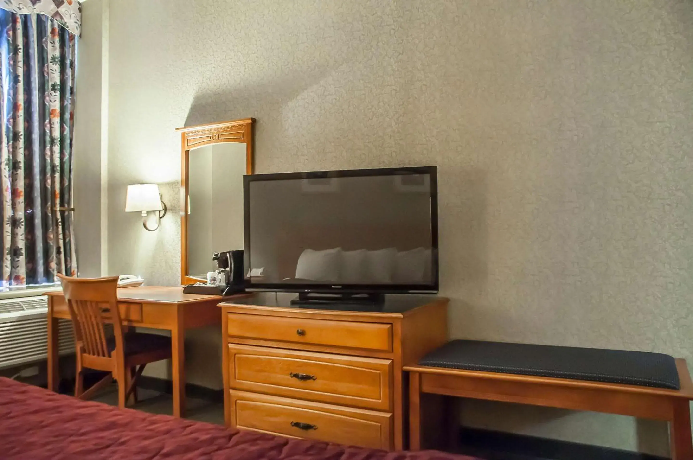 Bedroom, Bed in Comfort Inn Lundy's Lane Bedroom, Bed in Comfort Inn Lundy's Lane