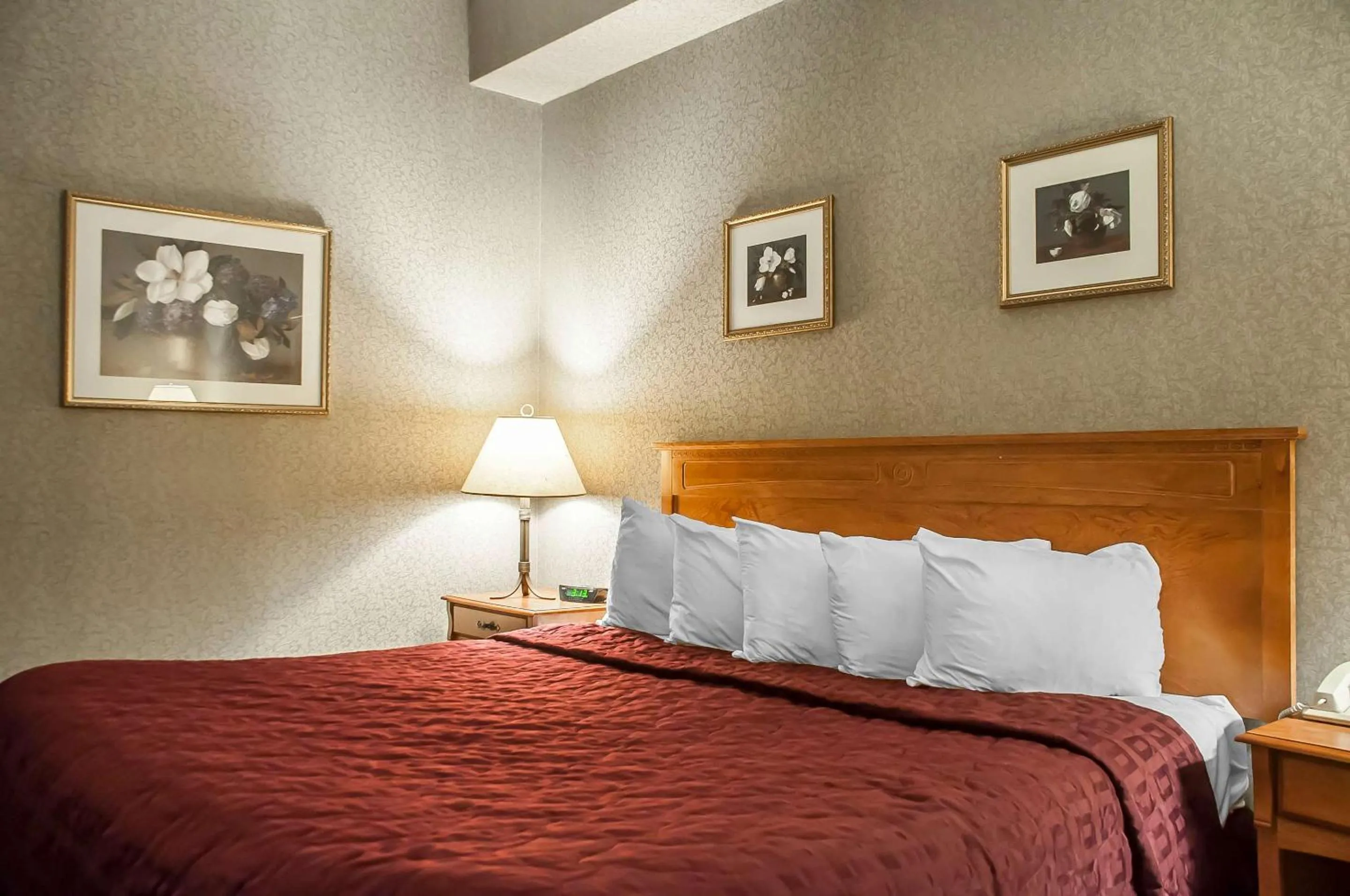 Bedroom, Bed in Comfort Inn Lundy&#x27;s Lane