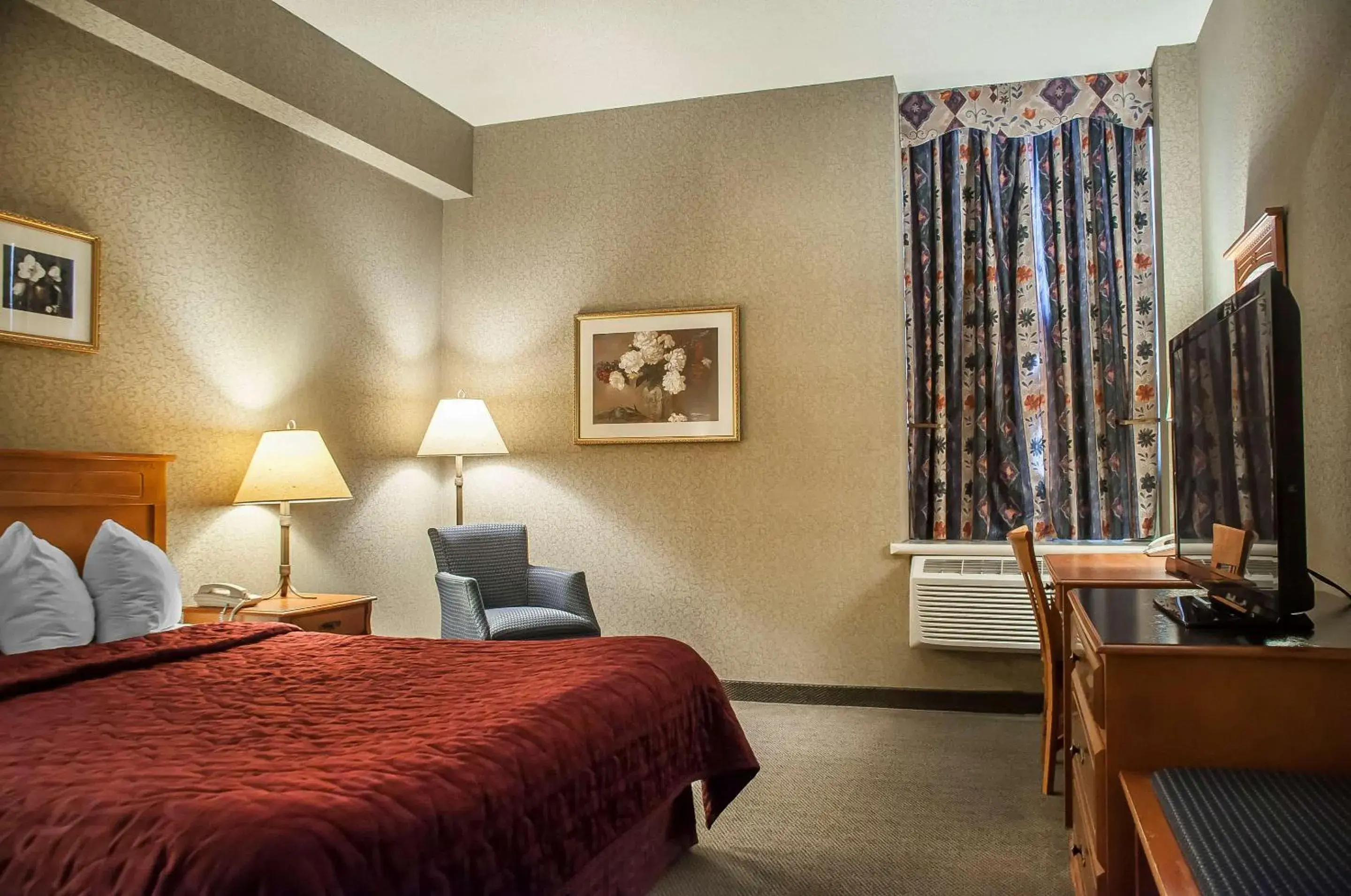 Bedroom, Bed in Comfort Inn Lundy's Lane Bedroom, Bed in Comfort Inn Lundy's Lane