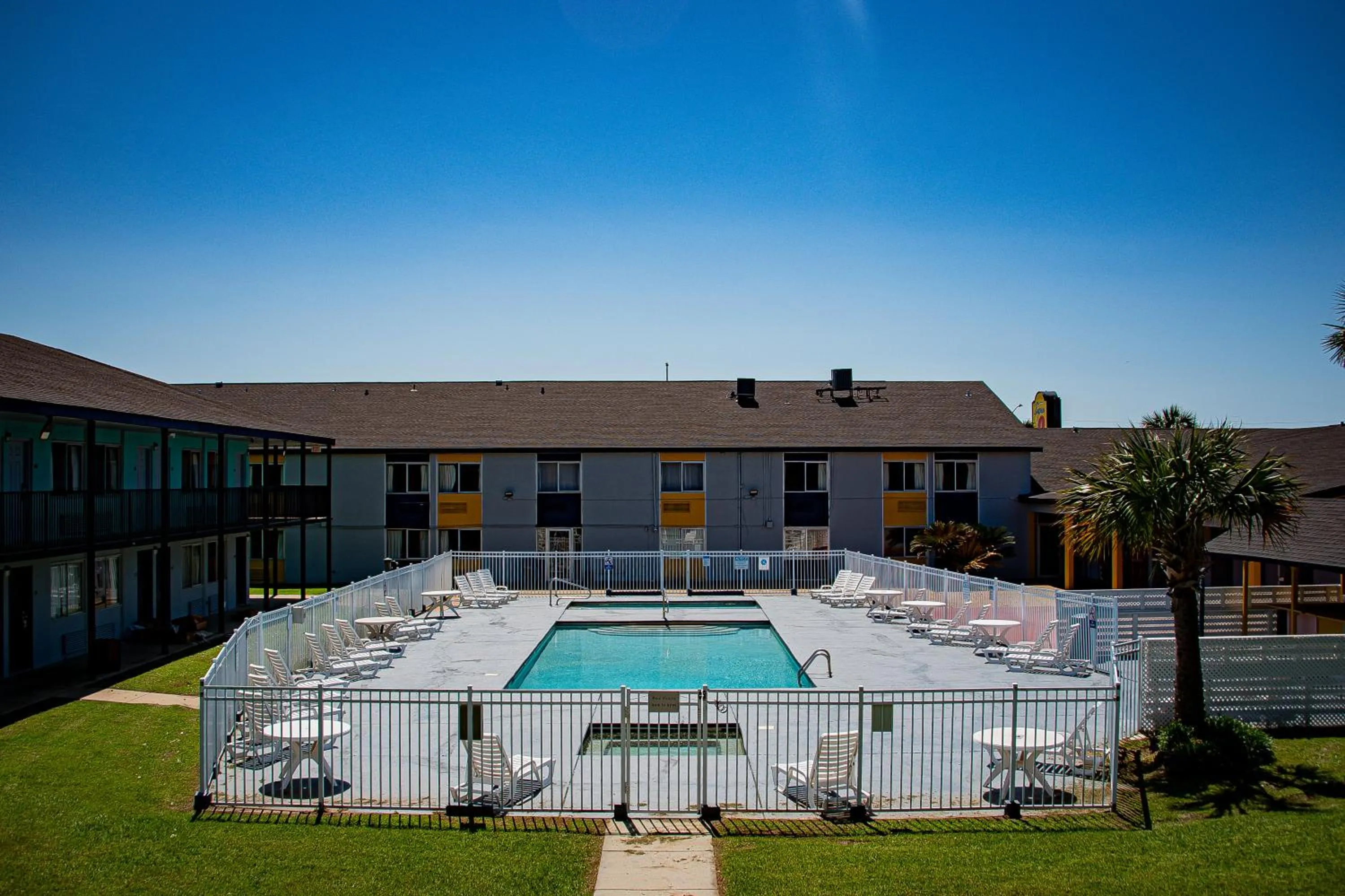 Super 8 by Wyndham Biloxi