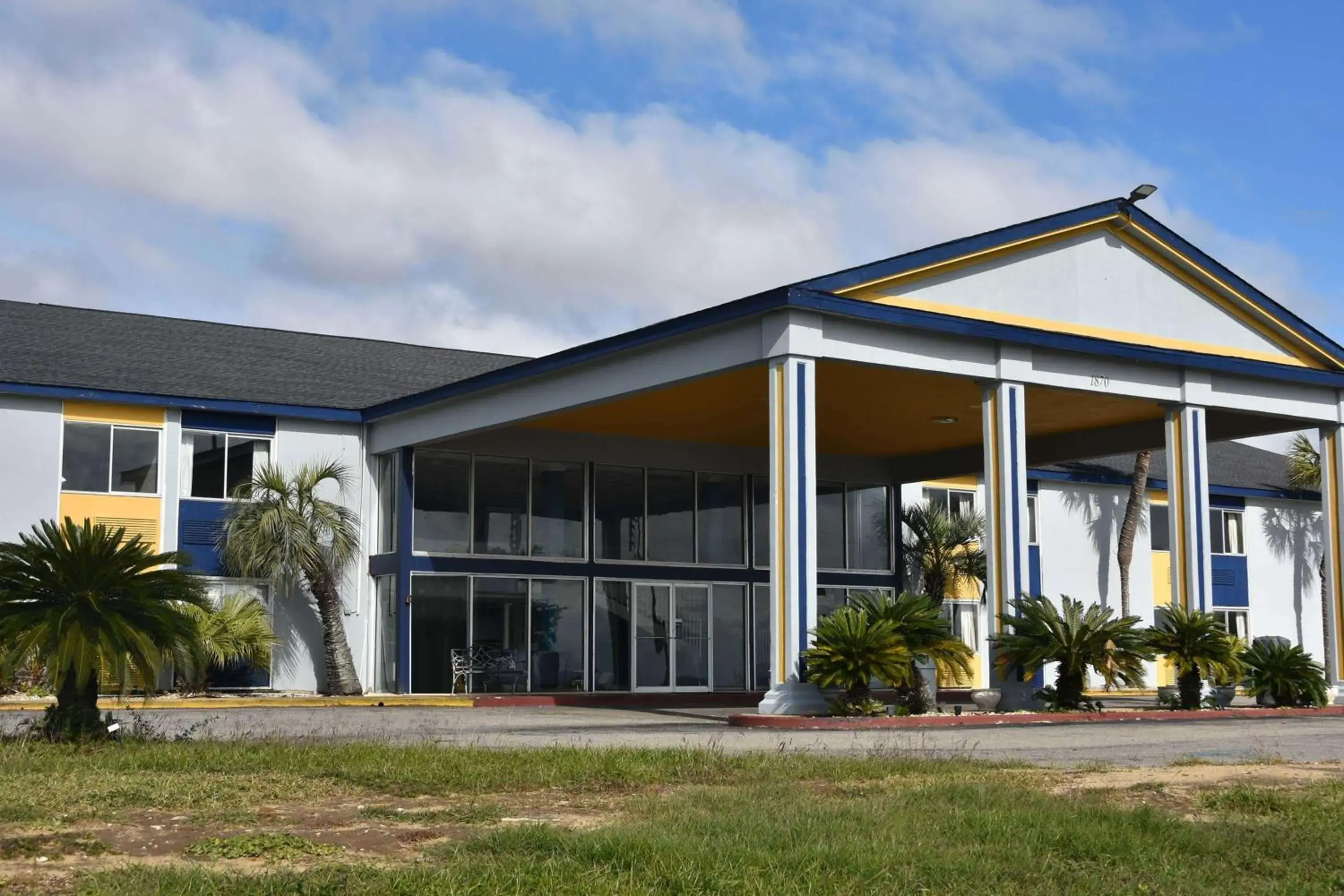 Property building in Super 8 by Wyndham Biloxi Property building in Super 8 by Wyndham Biloxi