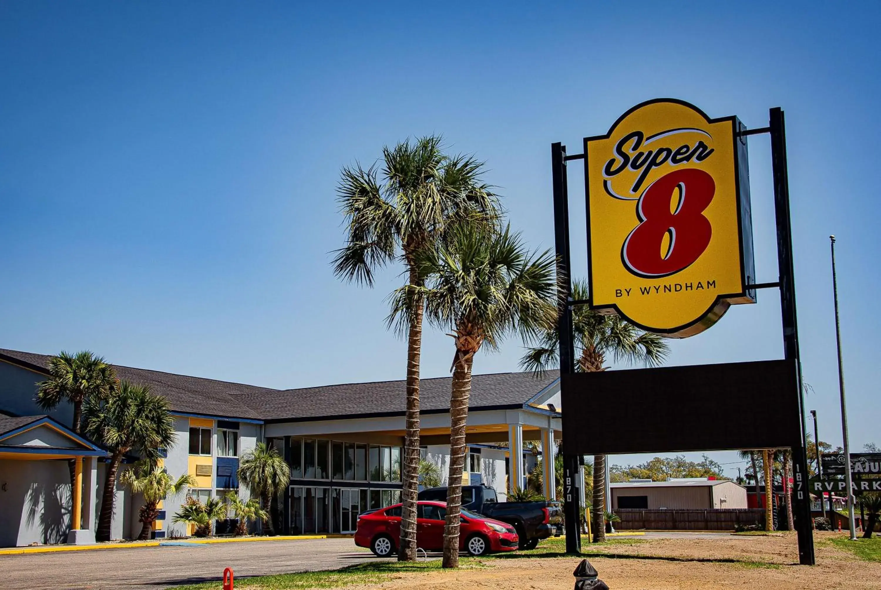 Property building in Super 8 by Wyndham Biloxi Property building in Super 8 by Wyndham Biloxi