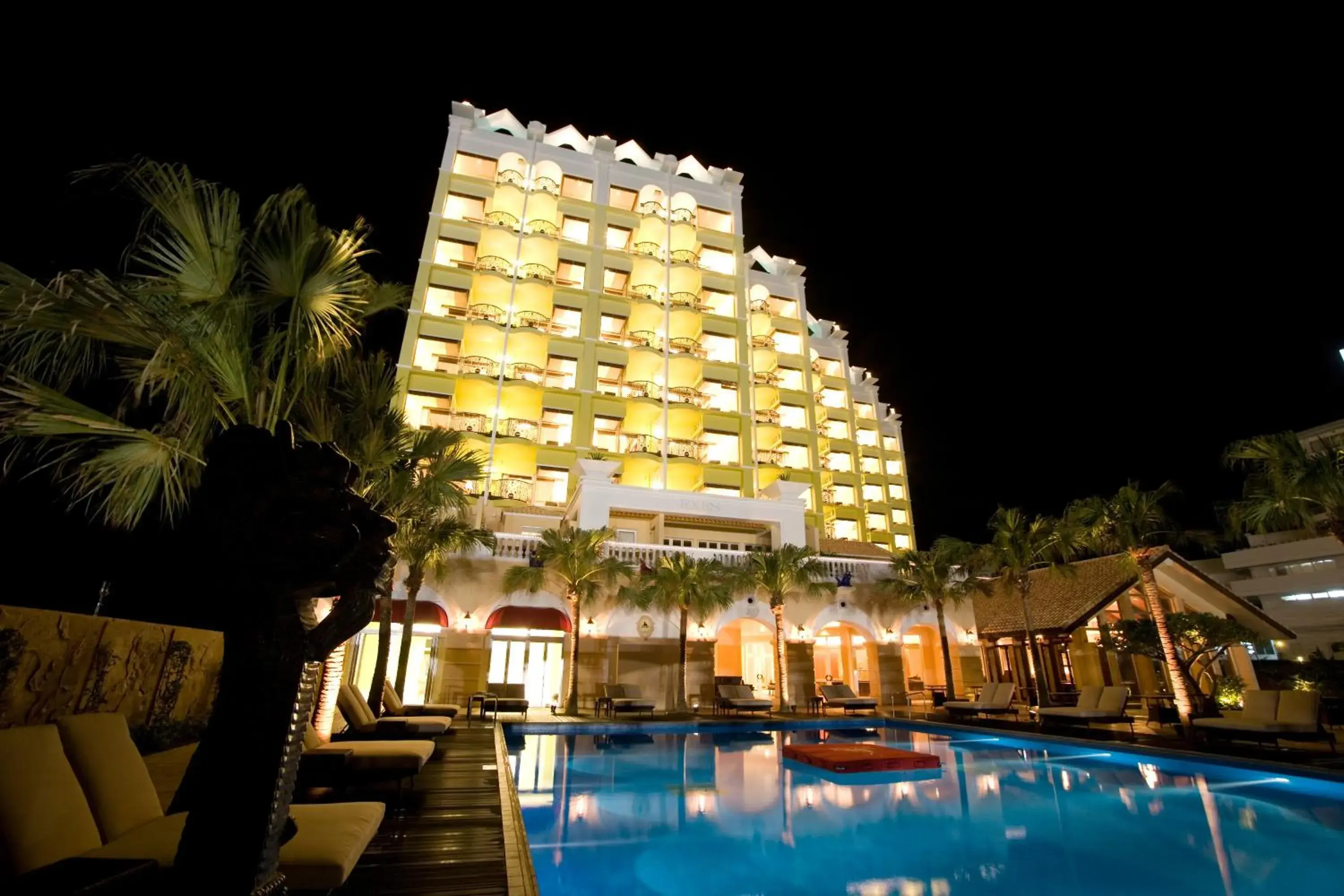 Property building in Okinawa Kariyushi Resort EXES Onna Property building in Okinawa Kariyushi Resort EXES Onna