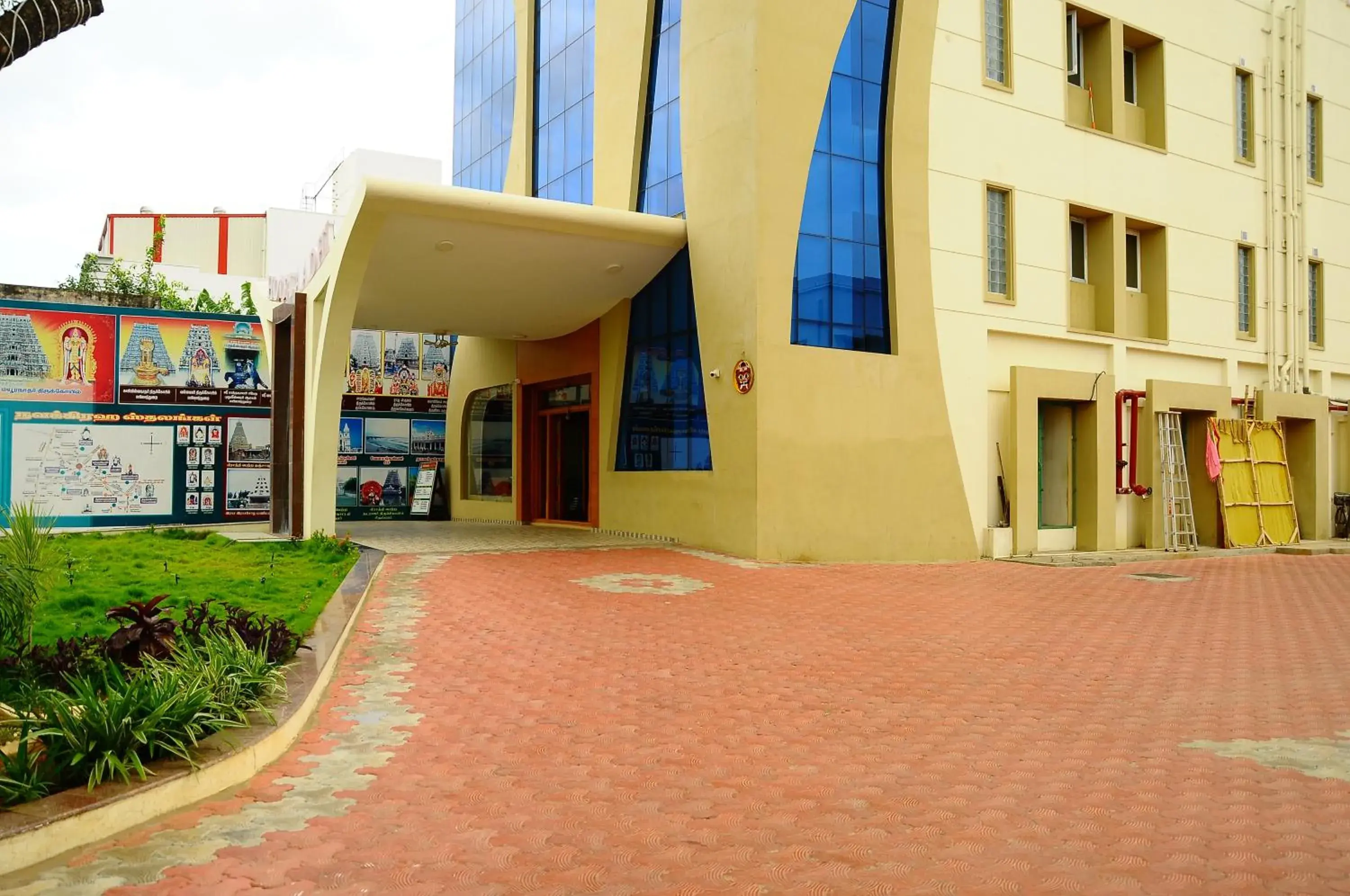 Hotel Aadhi Hotel Aadhi