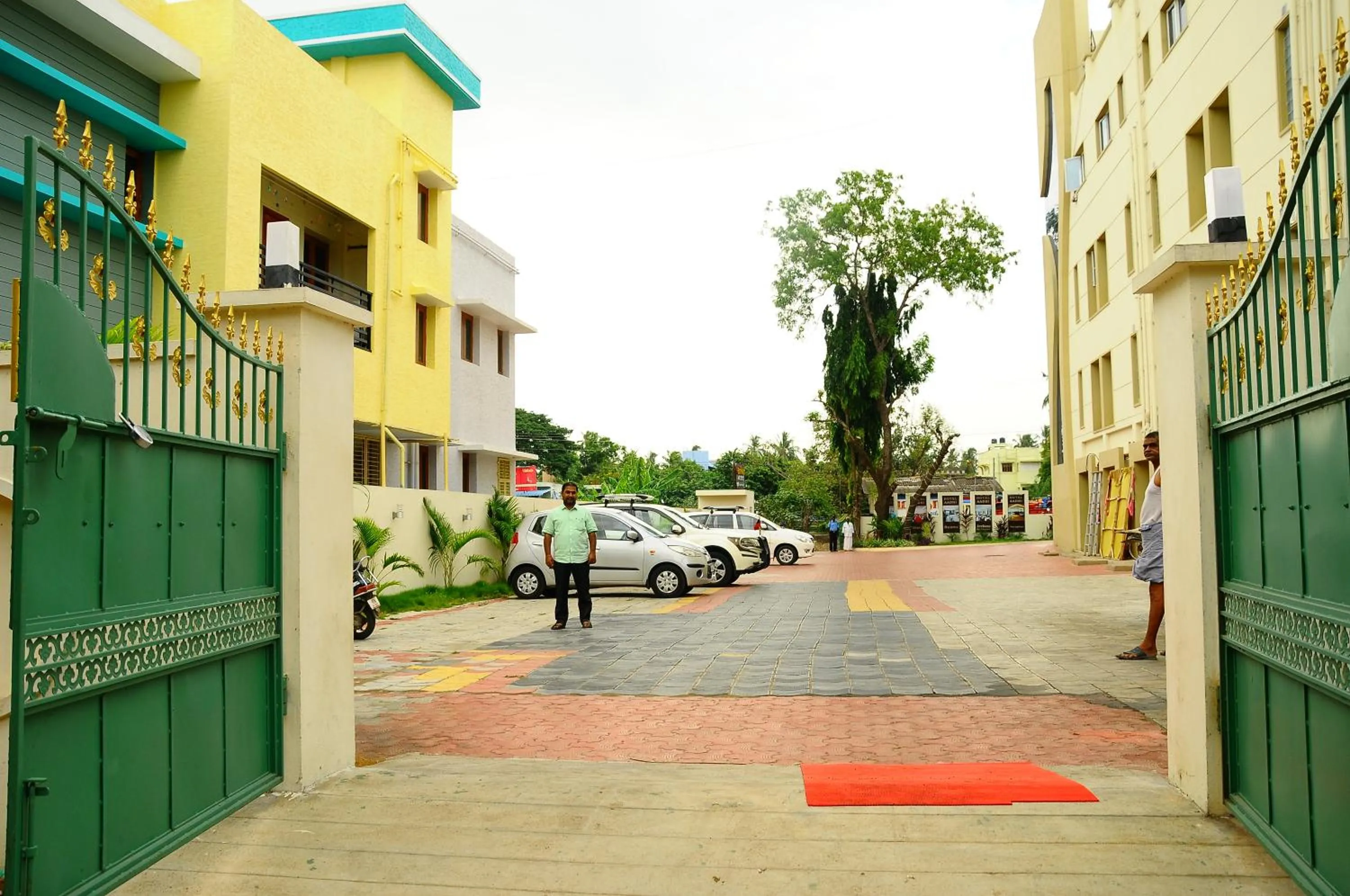 Hotel Aadhi