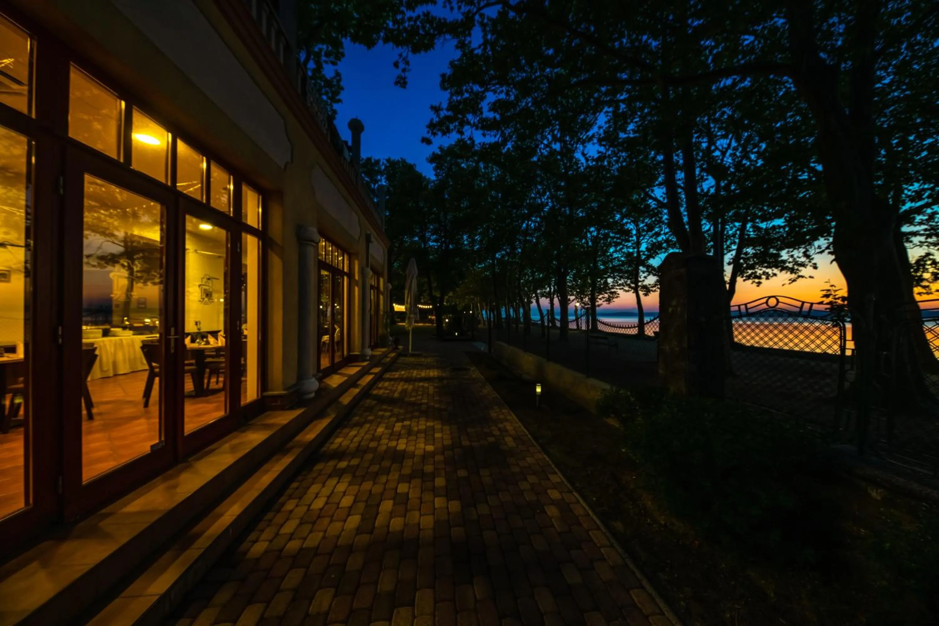 Restaurant/places to eat in Hotel Anna Villa