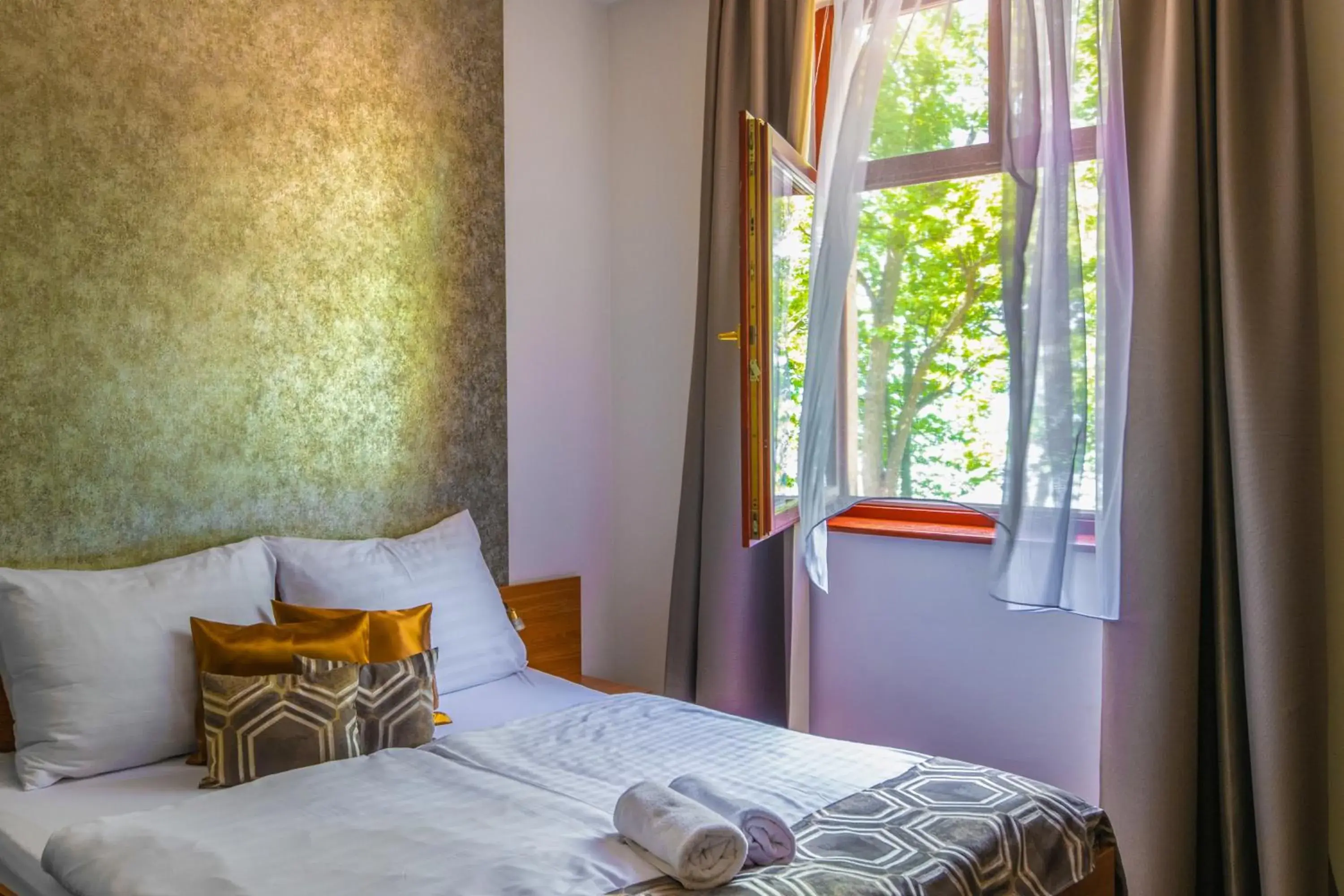 Double Room with Lake View - single occupancy in Hotel Anna Villa Double Room with Lake View - single occupancy in Hotel Anna Villa