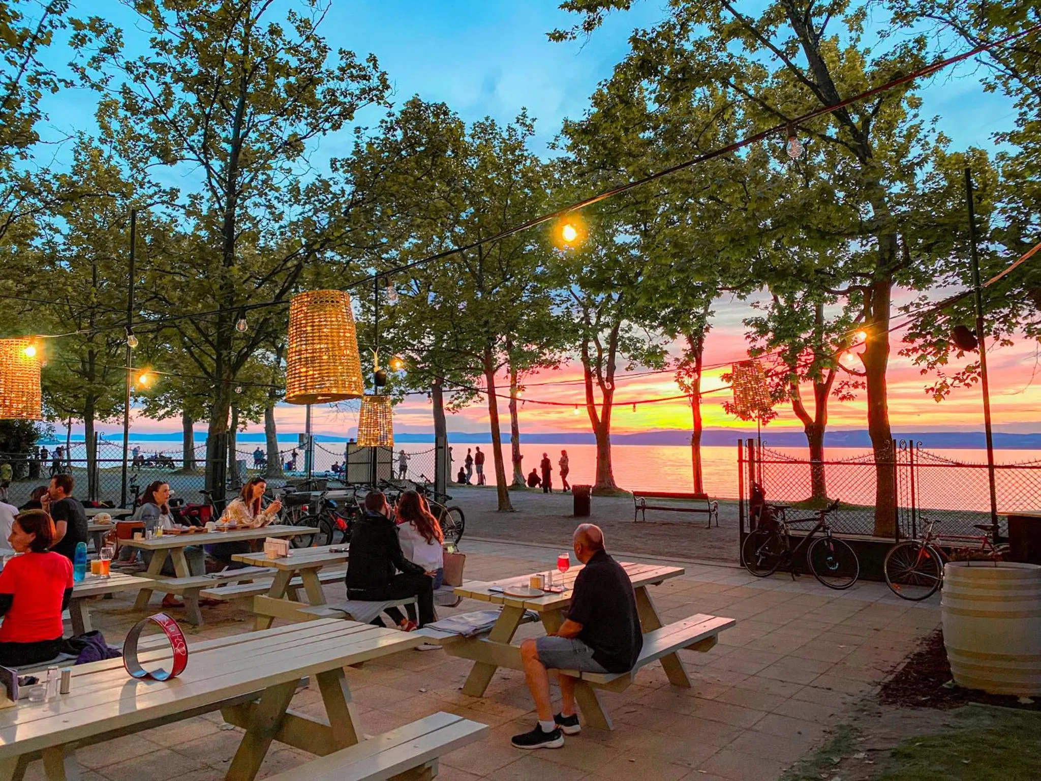 Restaurant/places to eat in Hotel Anna Villa