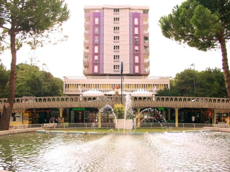 Facade/entrance in Hotel Regina