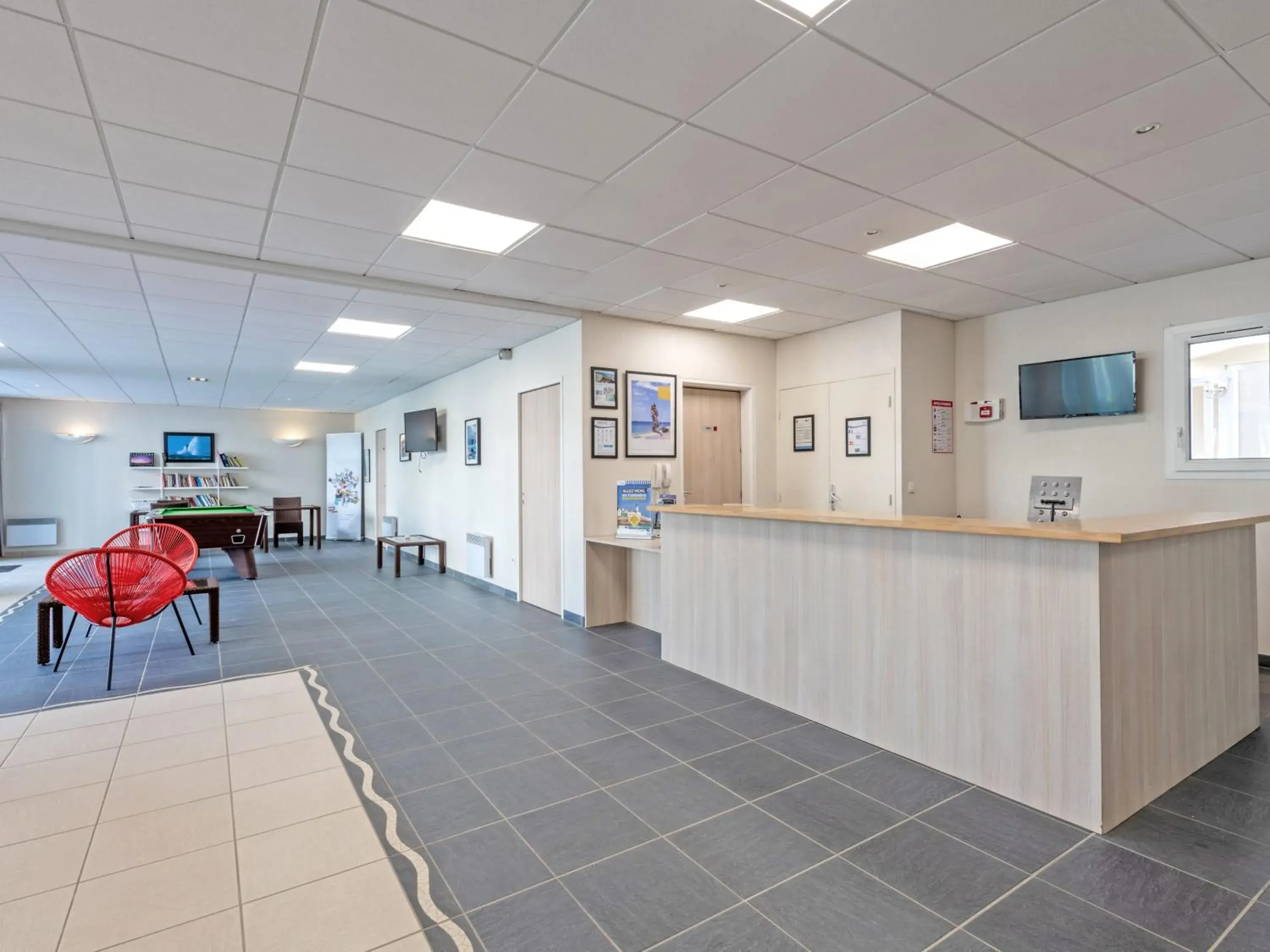Lobby or reception in Vacancéole - Le Domaine de Bertheaume Lobby or reception in Vacancéole - Le Domaine de Bertheaume