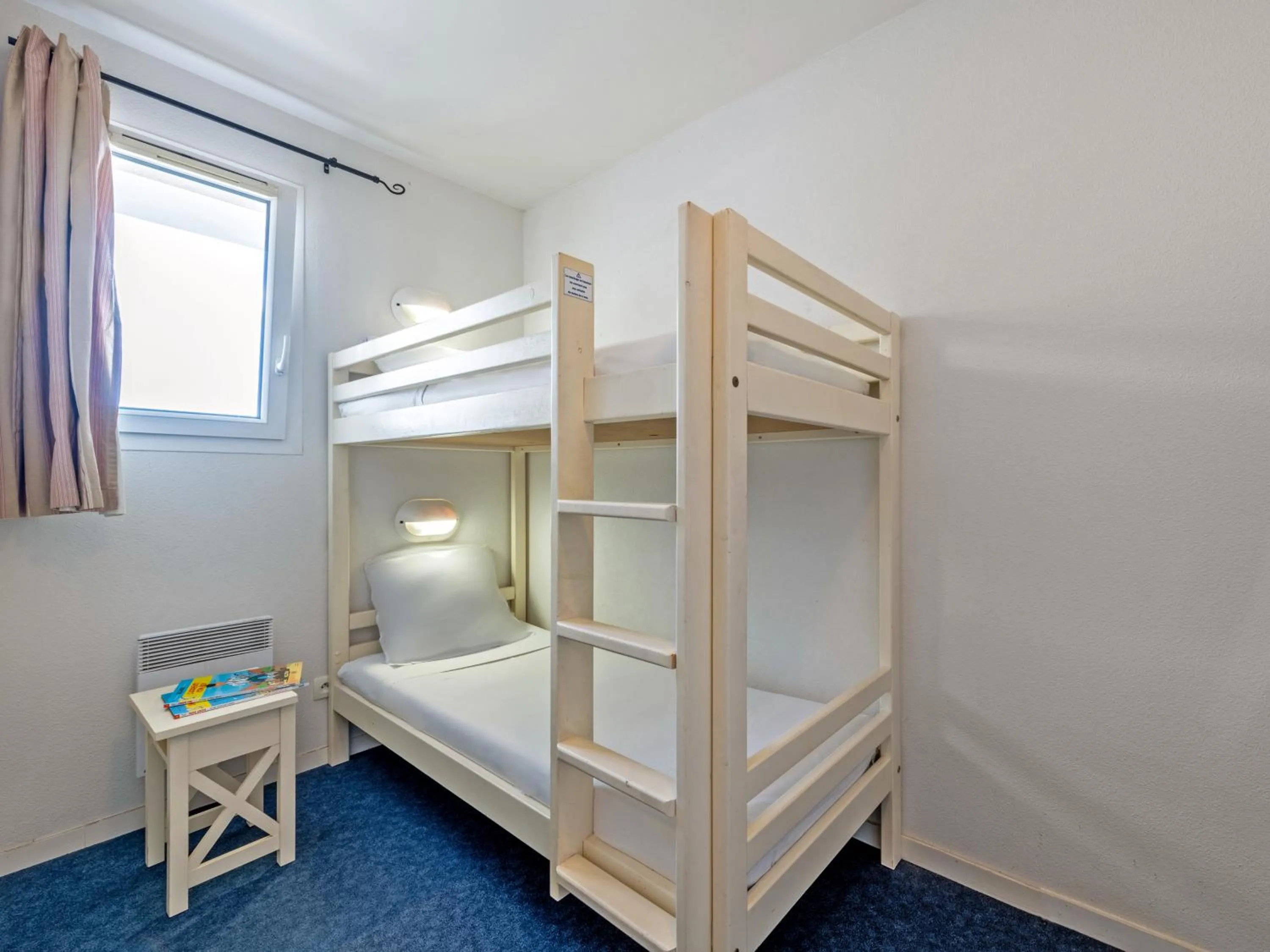 bunk bed, Bed in Vacancéole - Le Domaine de Bertheaume