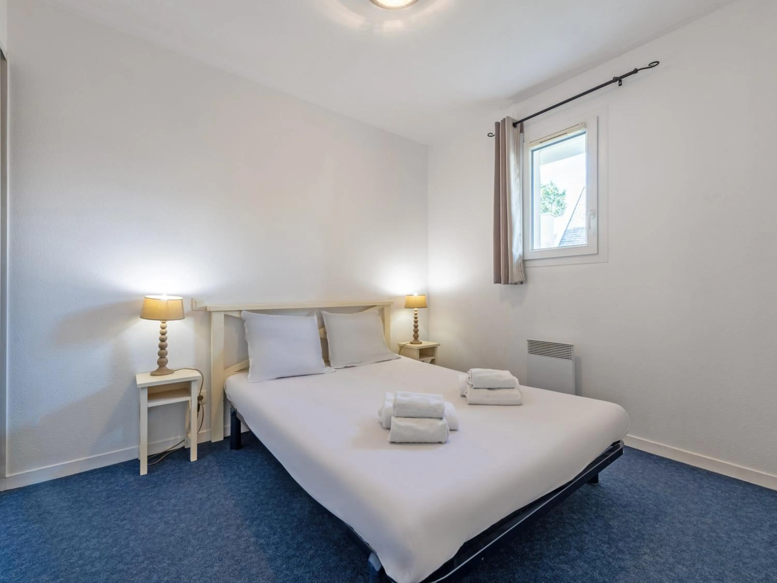 Bedroom, Bed in Vacancéole - Le Domaine de Bertheaume