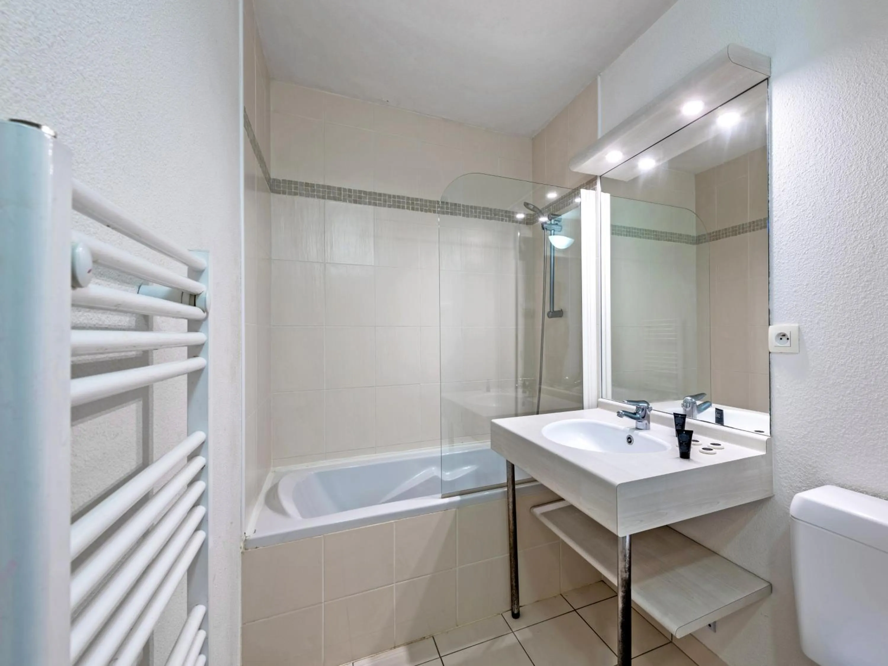 Bathroom in Vacancéole - Le Domaine de Bertheaume