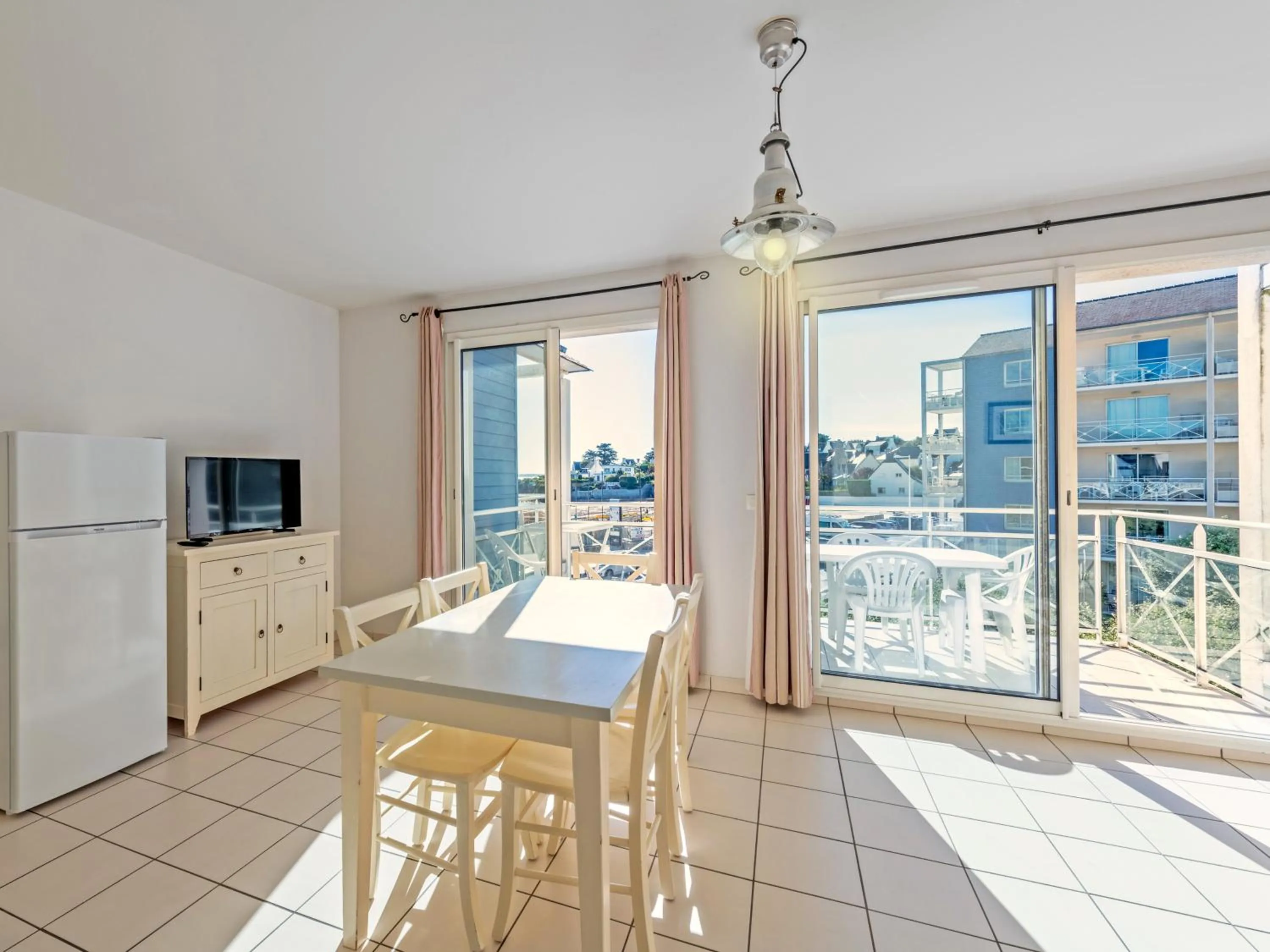 Dining area in Vacancéole - Le Domaine de Bertheaume
