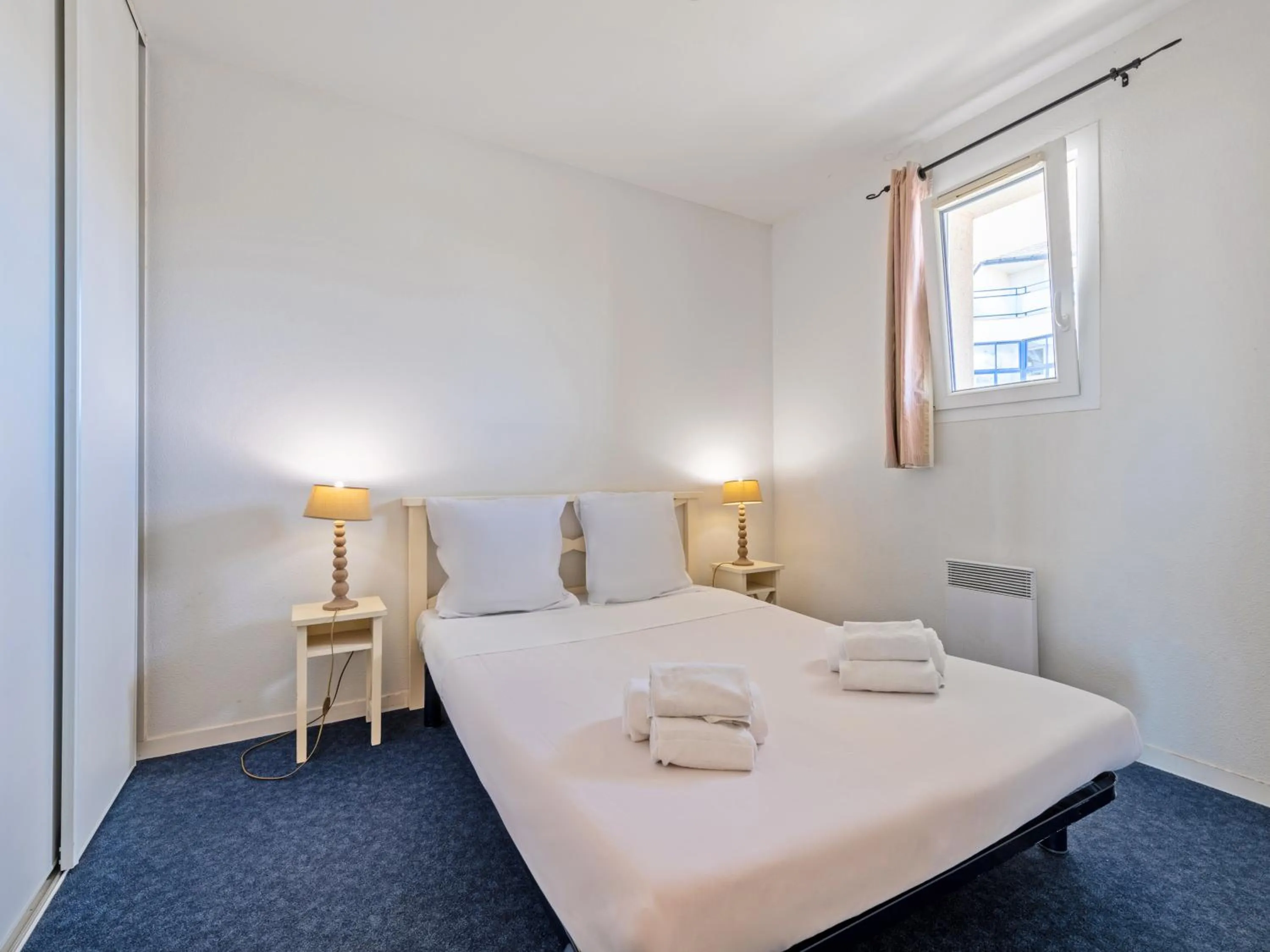 Bedroom, Bed in Vacancéole - Le Domaine de Bertheaume